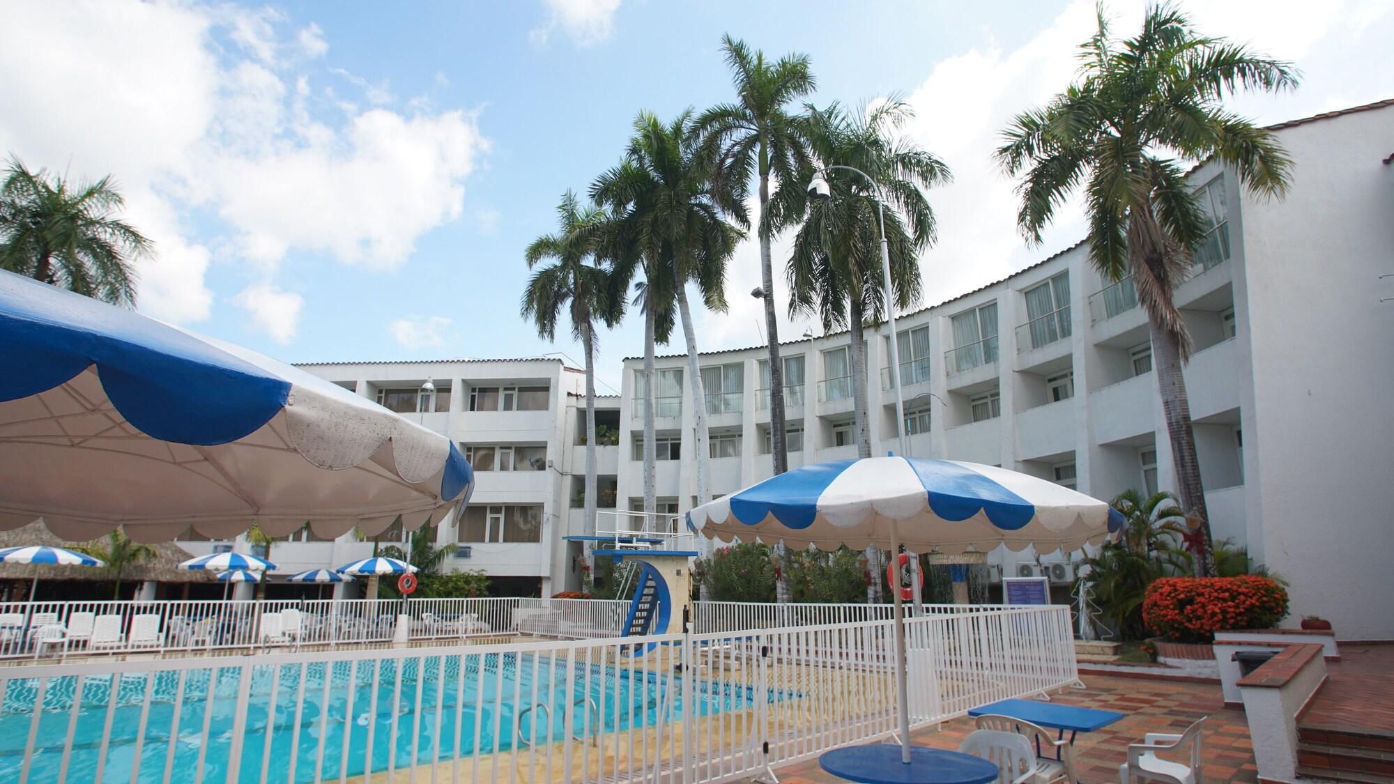 Vista Piscina Hotel Bachue Girardot