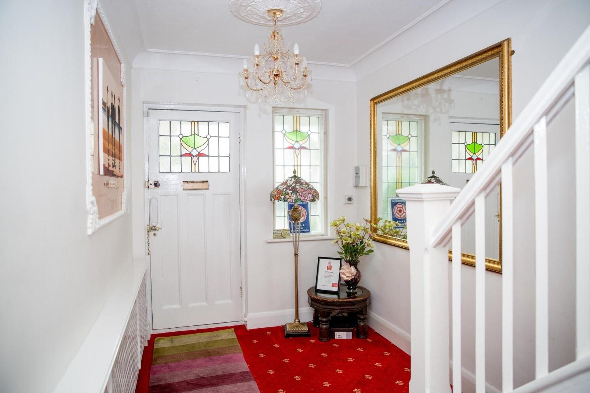 Vista Lobby Bay Tree House B&B