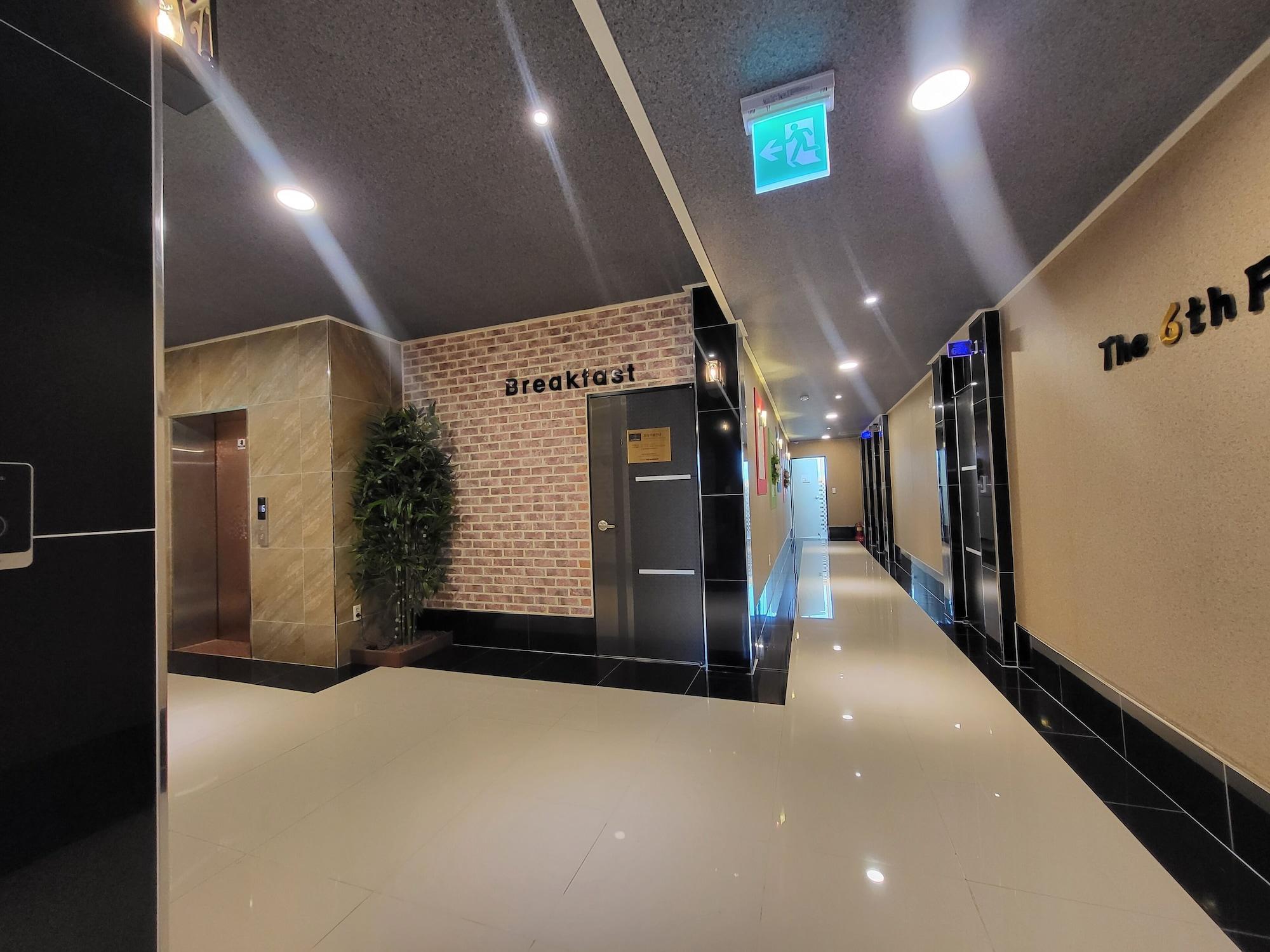 Restaurant GoldenRoot Hotel in Gimhae