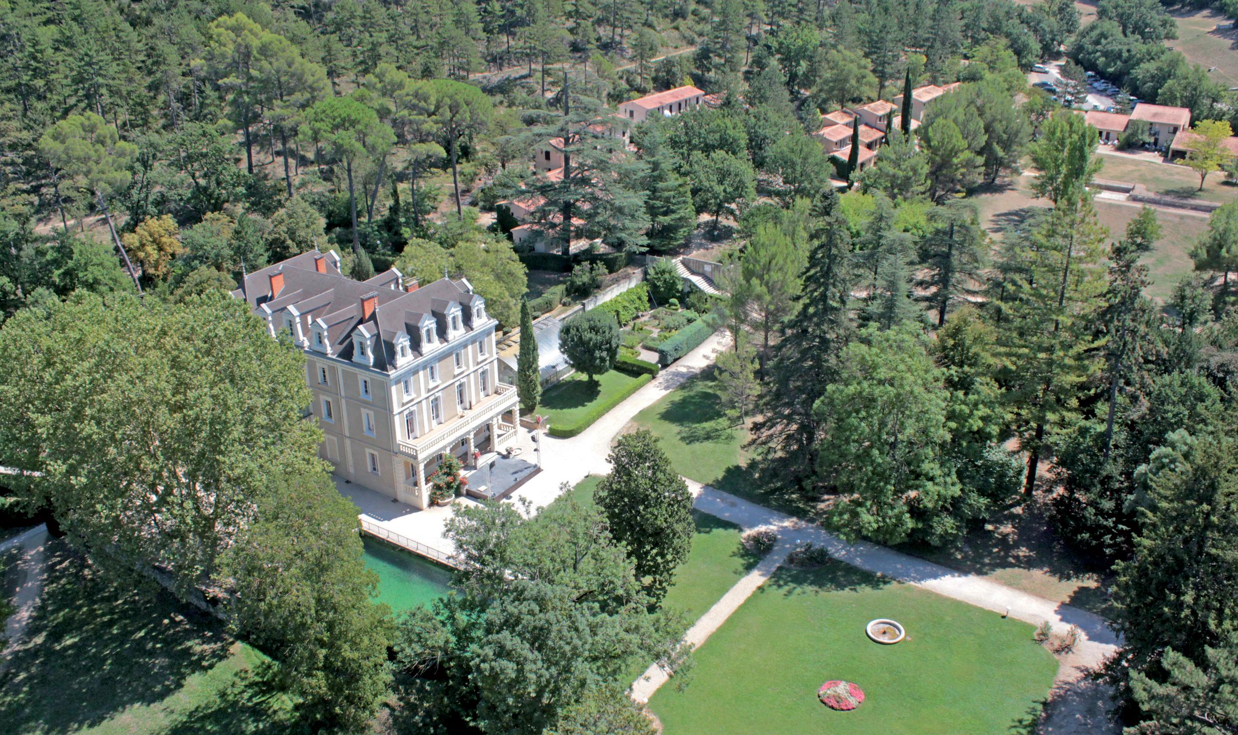 Vista Exterior Club Domaine Chateau Laval