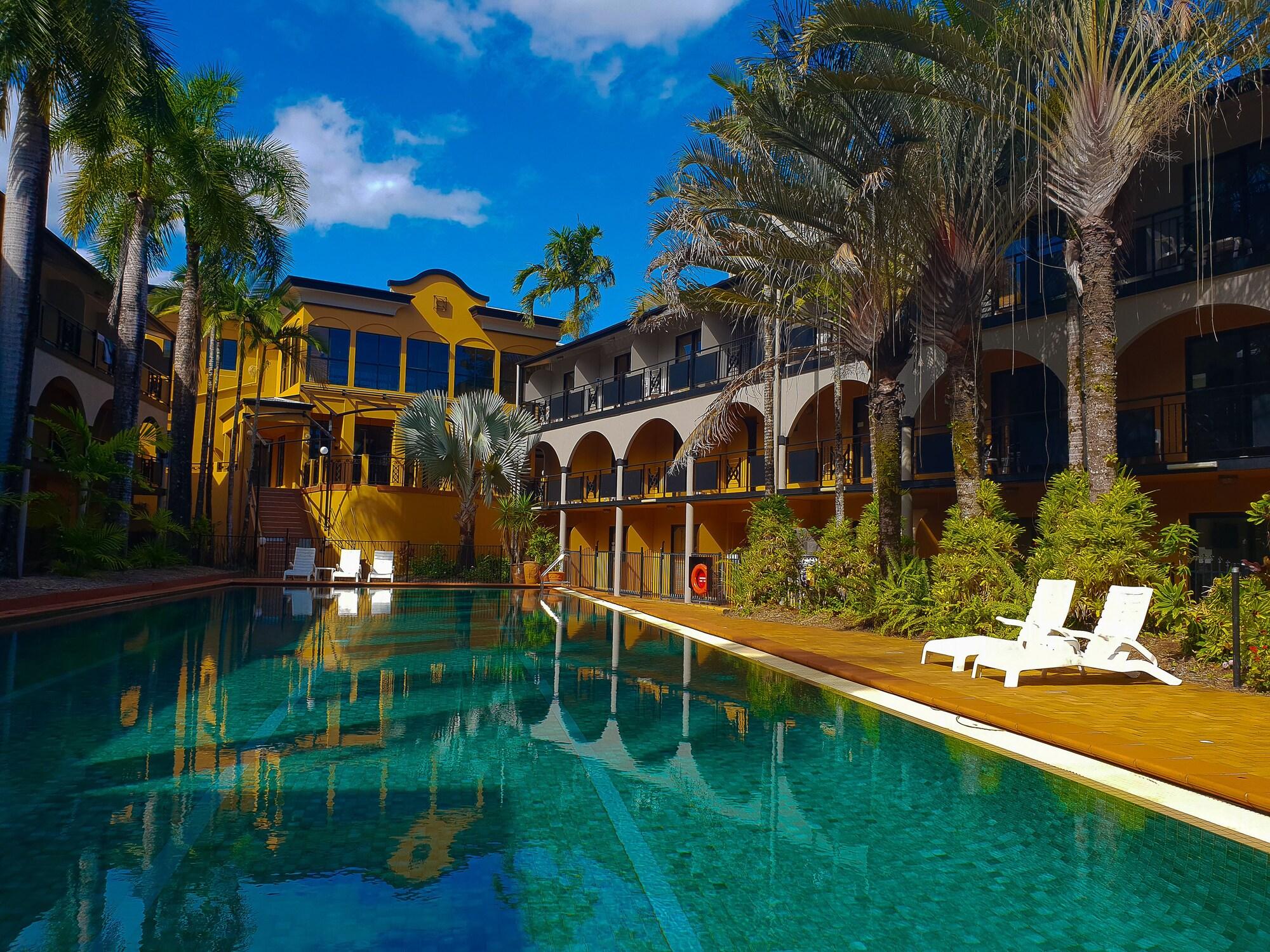 Varios Palm Royale Cairns