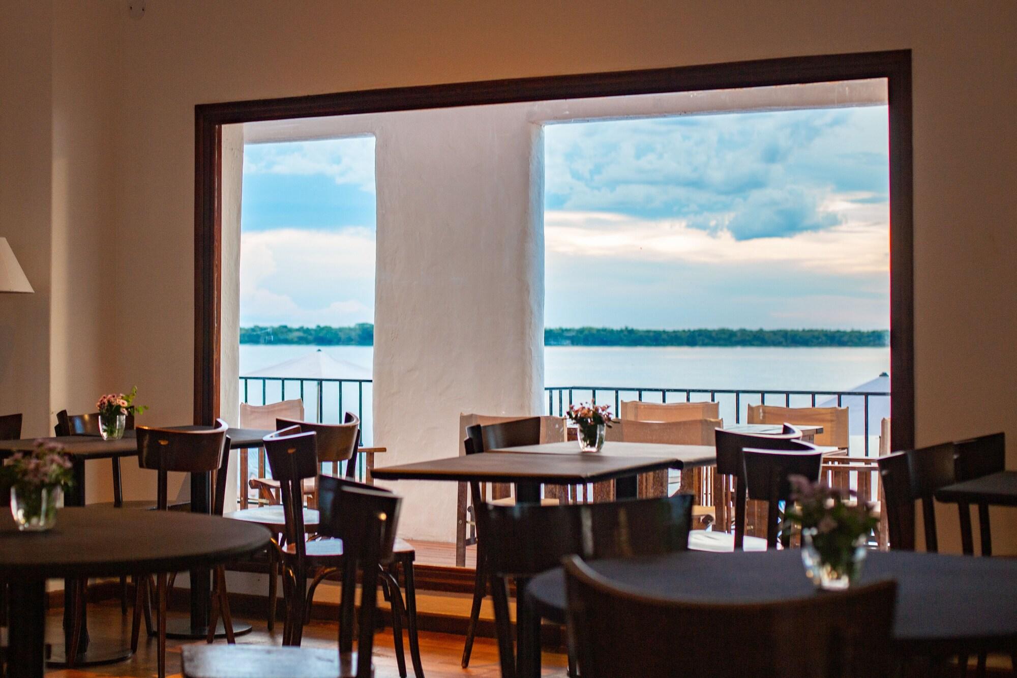Restaurant Howard Johnson Express Inn Ituzaingo