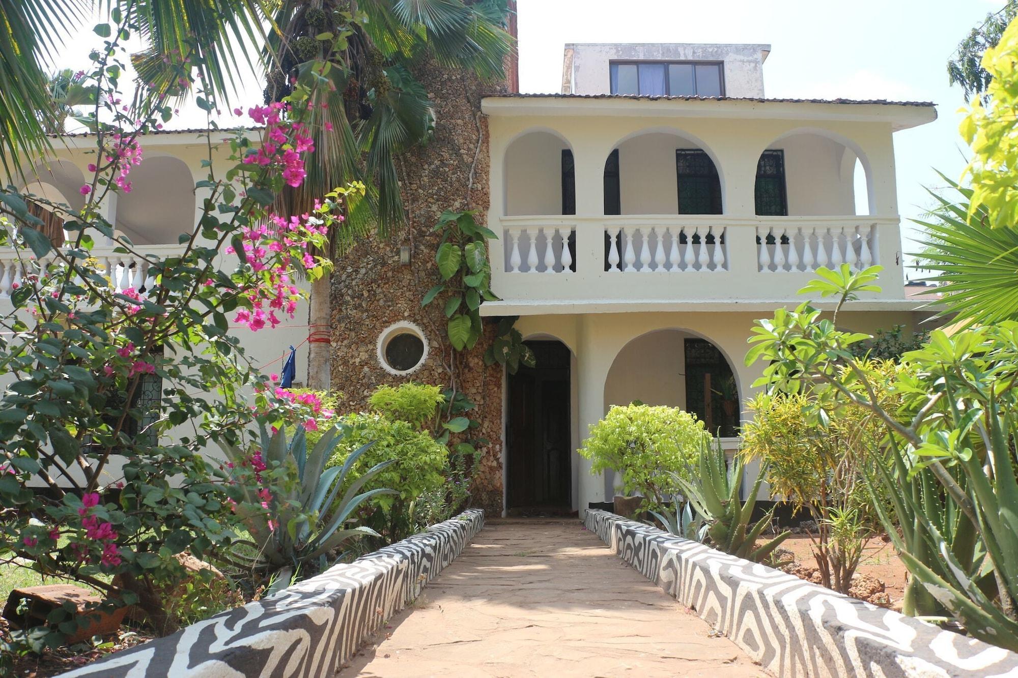 Vista Exterior Akogo House