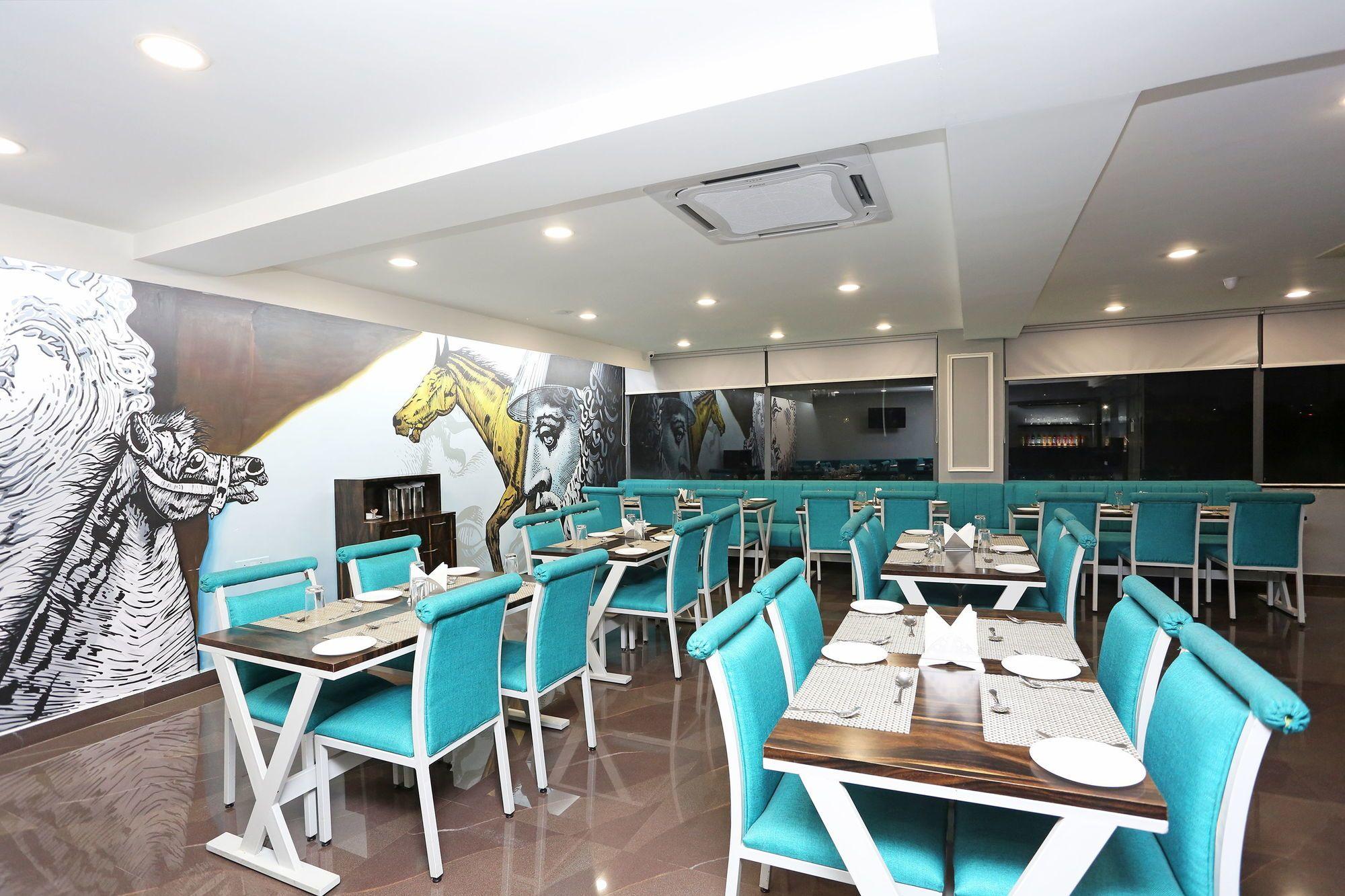 Restaurant OYO 8941 Hotel Golden Leaves