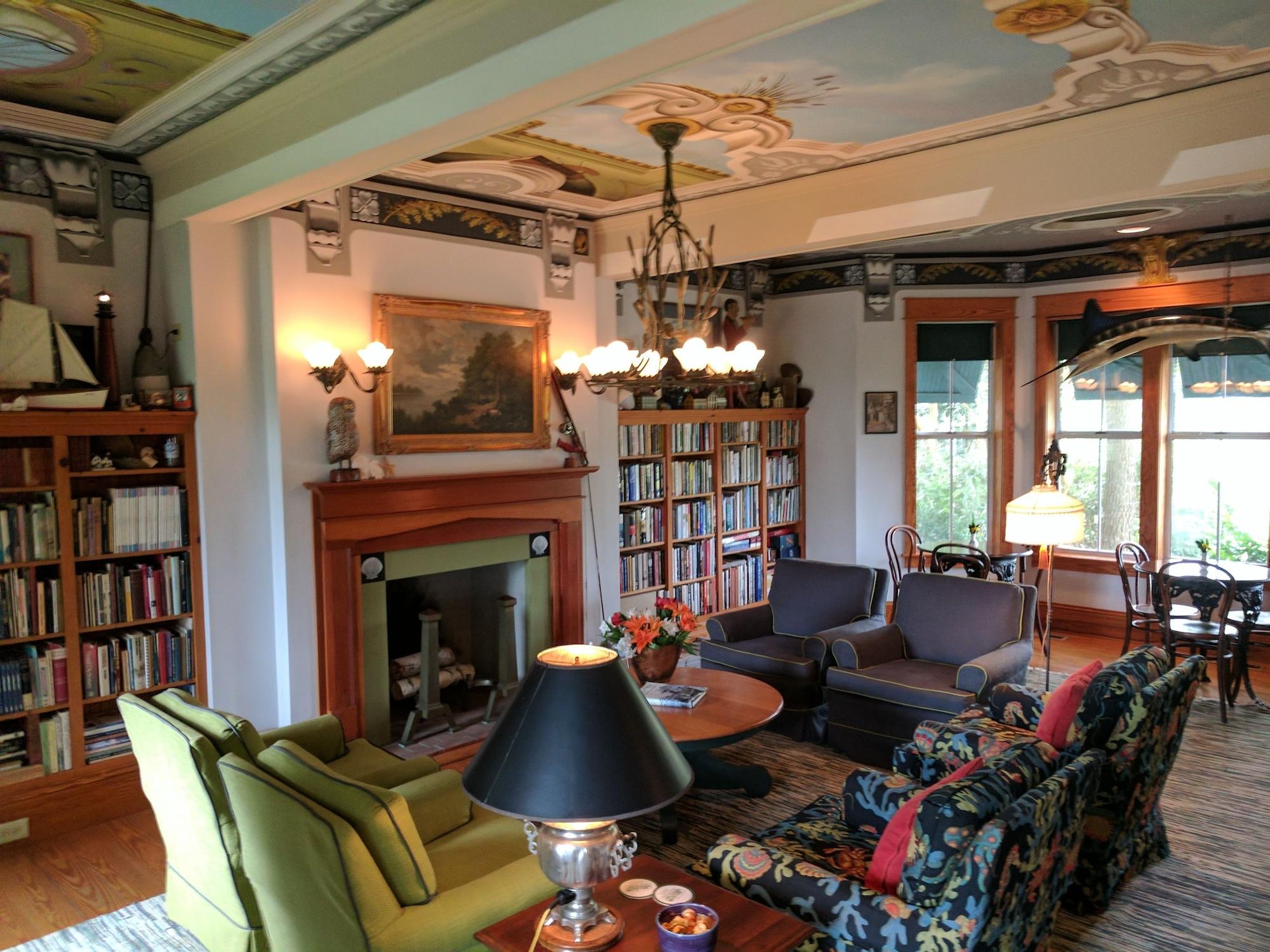 Vista Lobby Roanoke Island Inn