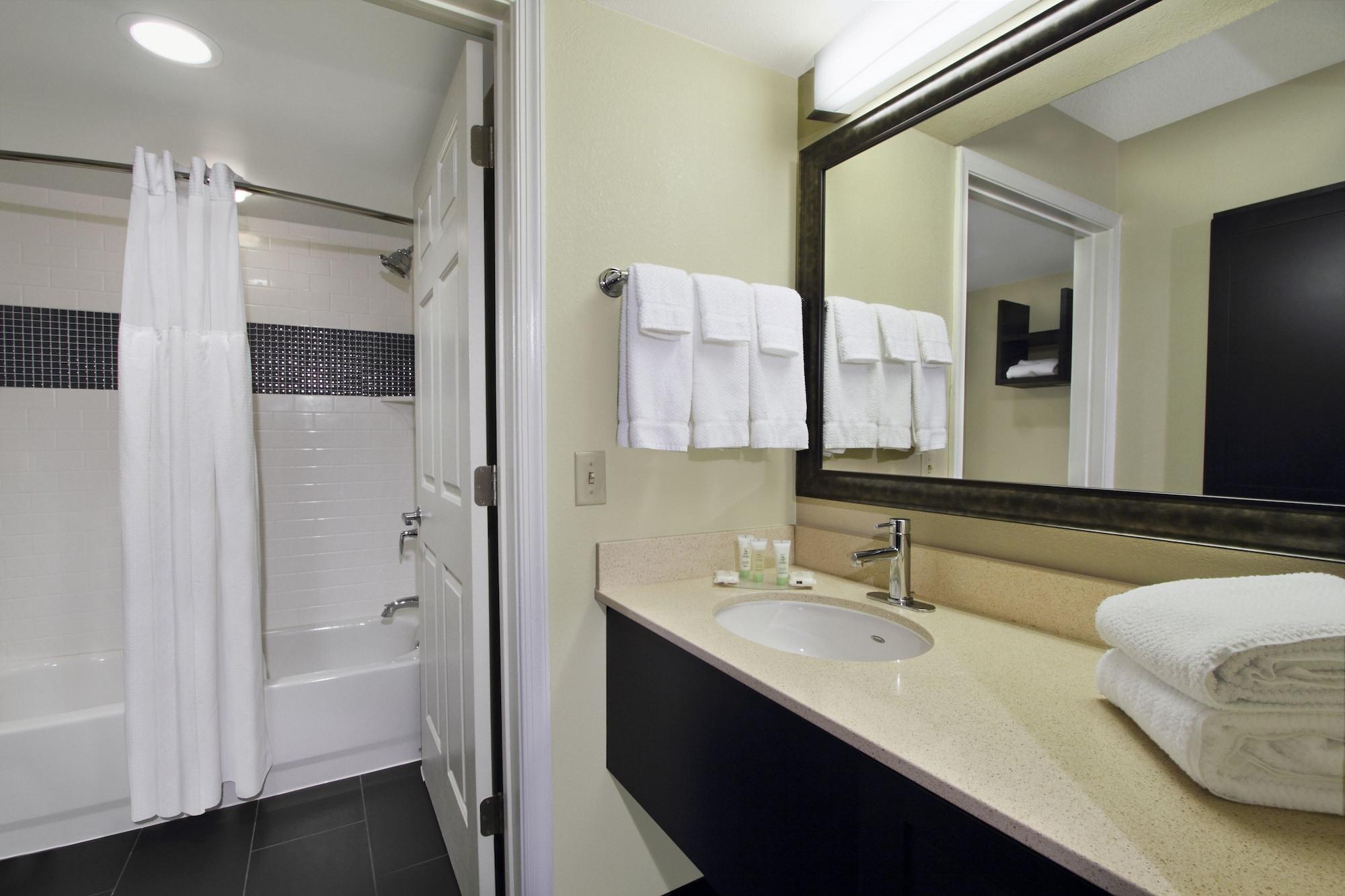 Equipamiento de Habitación Staybridge Suites Tysons - McLean by IHG