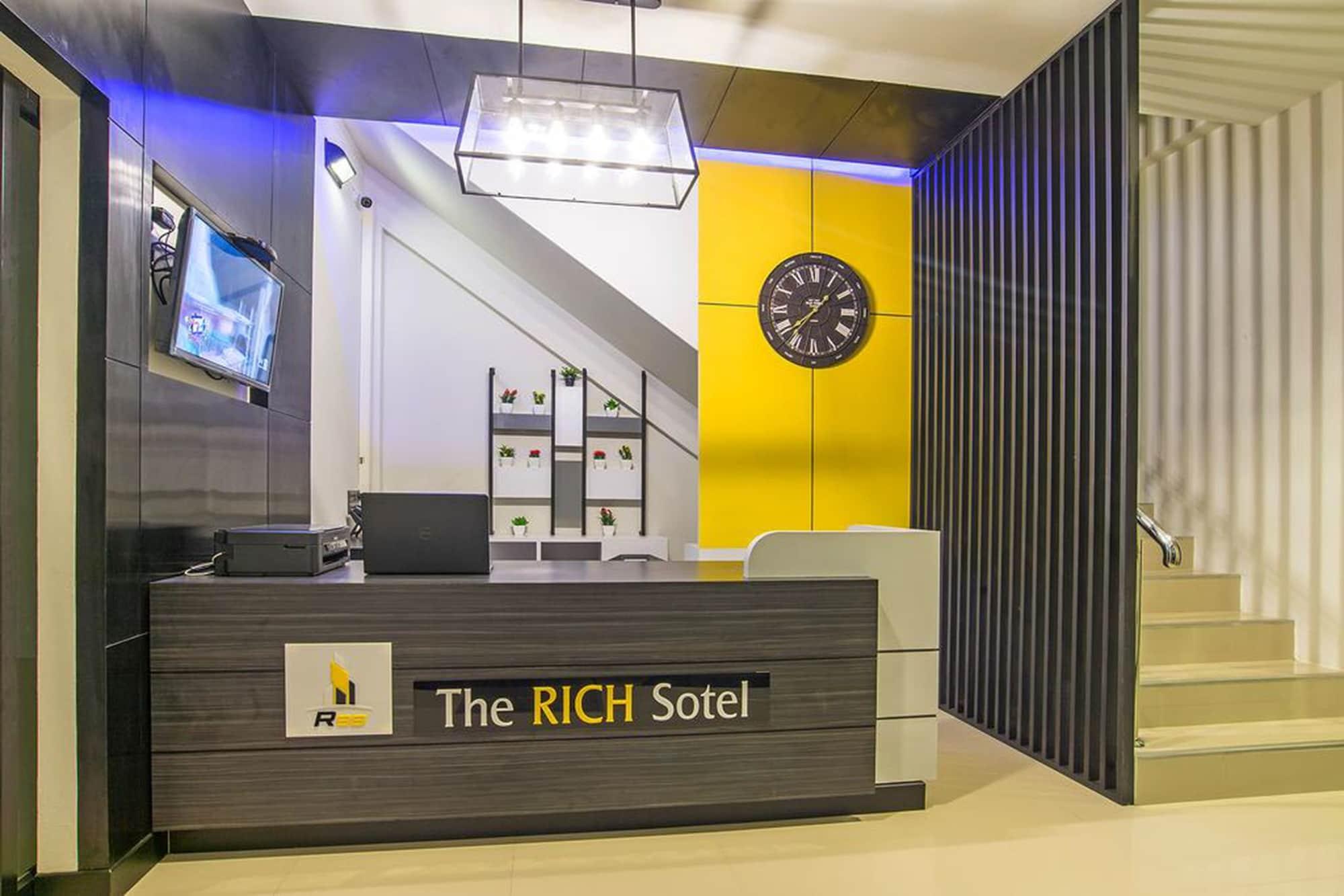 Varios The Rich Sotel