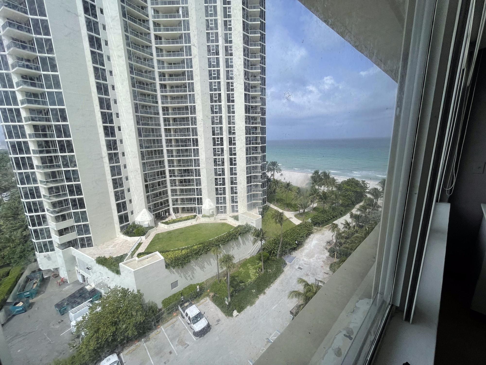 Vista Exterior Areia Azul Aparts Miami