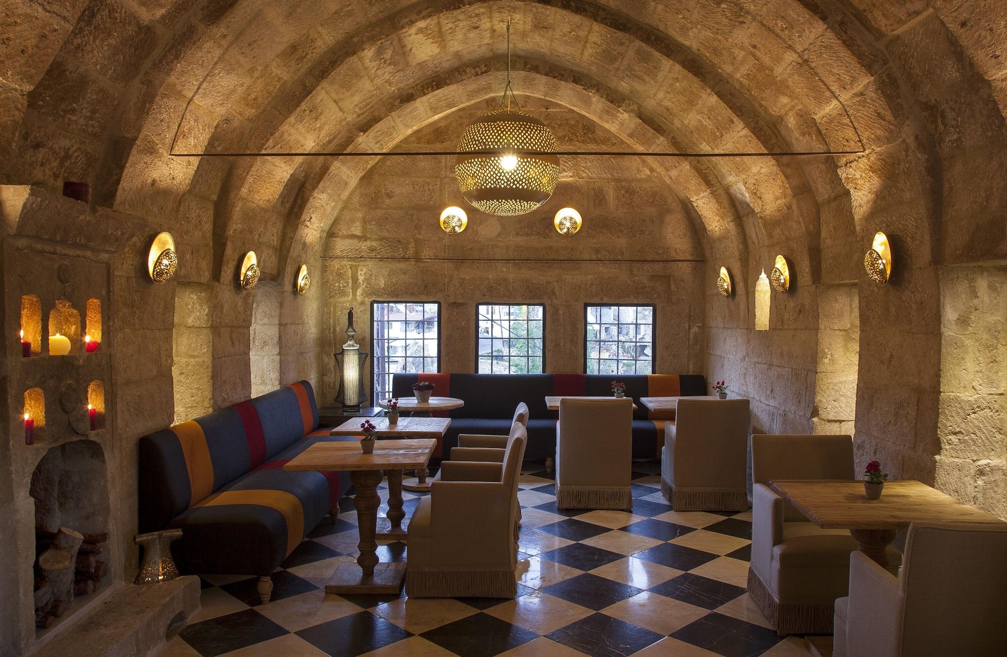 Instalaciones Recreativas Hezen Cave Hotel