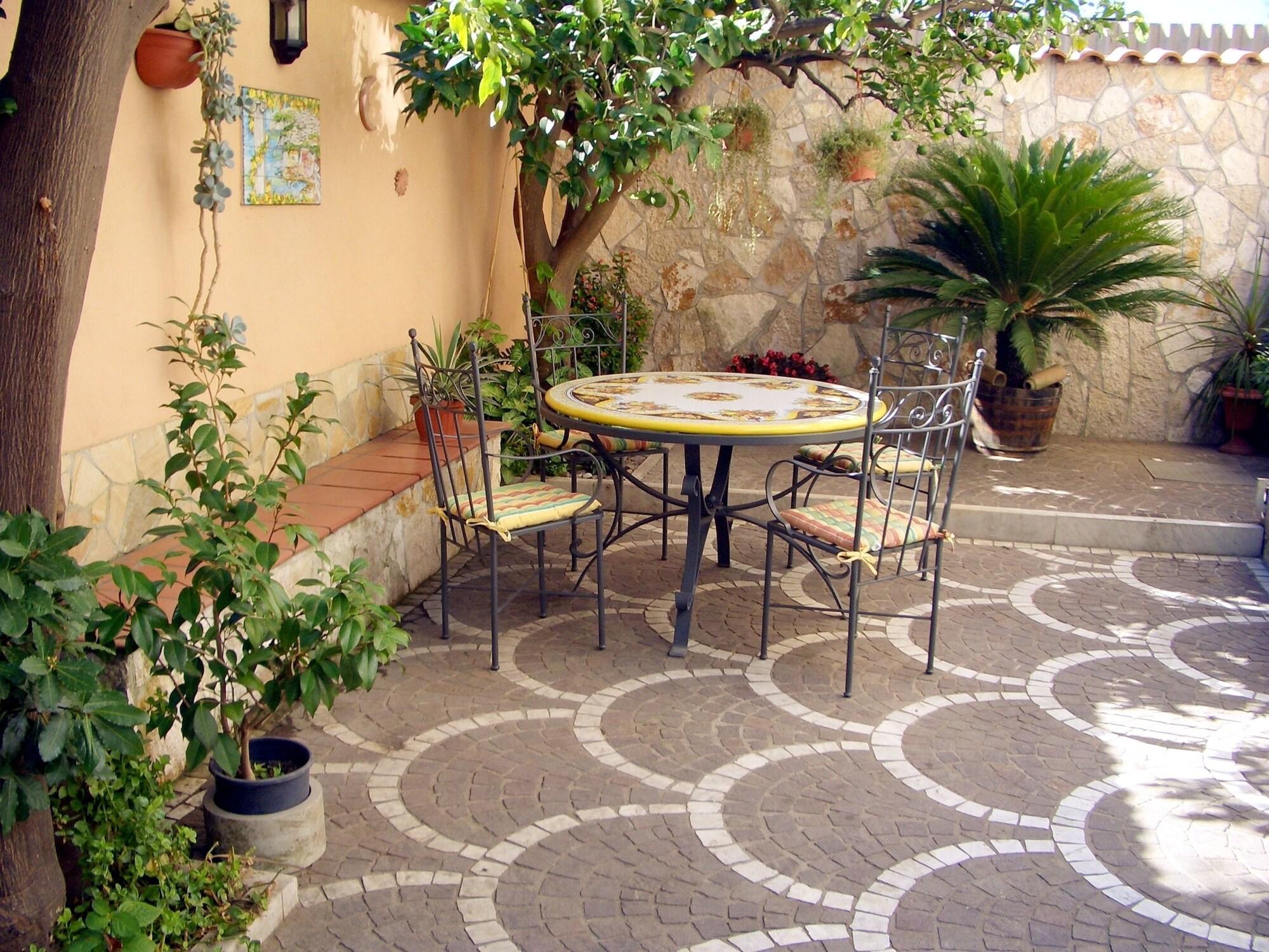 Vista Exterior Villa Pollio