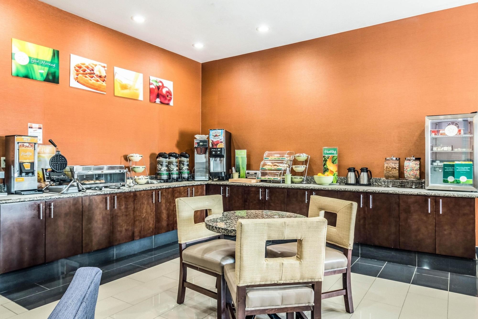 Restaurant Quality Inn & Suites Salem near I-57