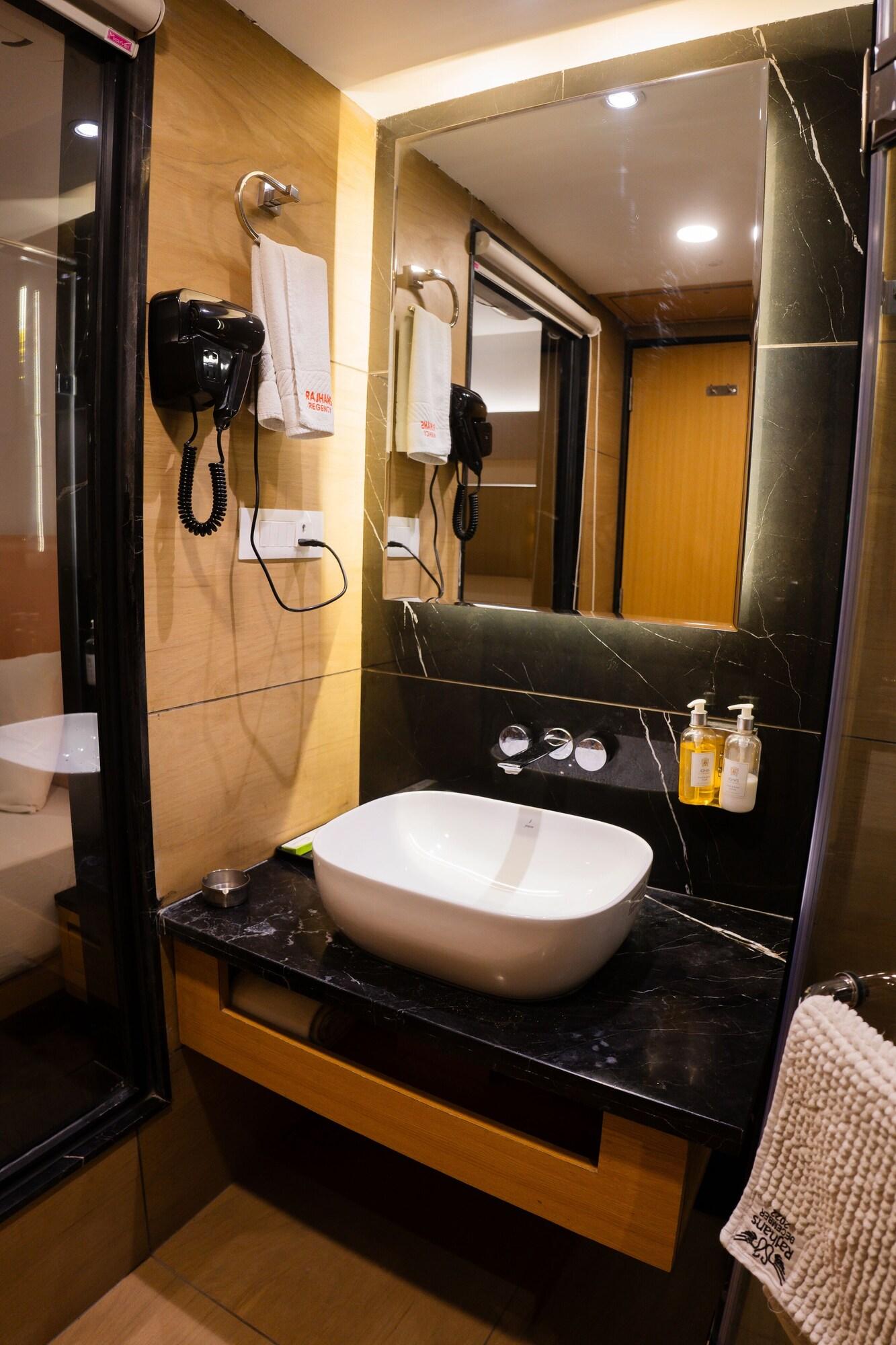 Equipamiento de Habitación Jain's Hotel Rajhans