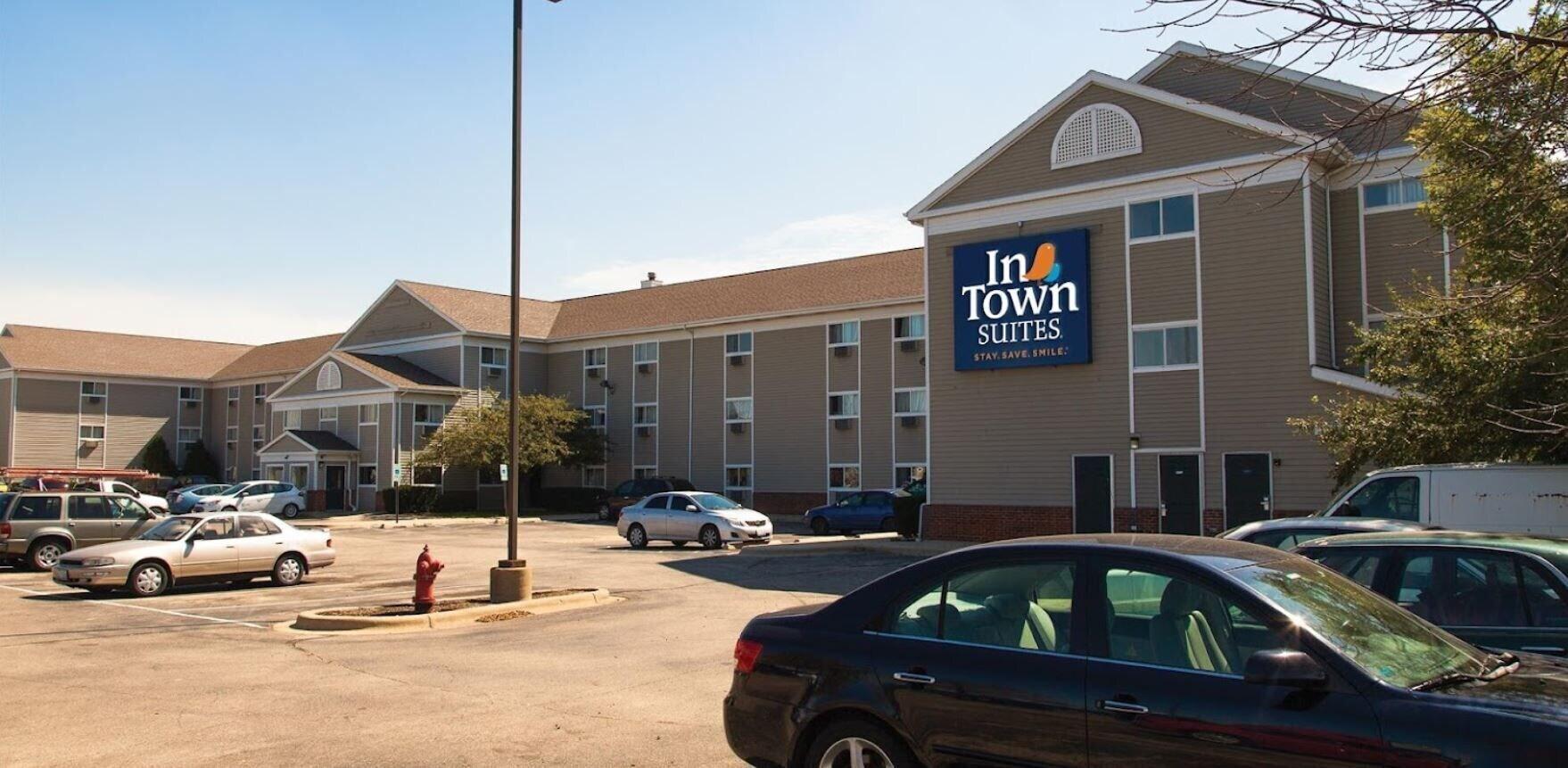 Vista Exterior InTown Suites Extended Stay Chicago IL - Elk Grove/O'Hare