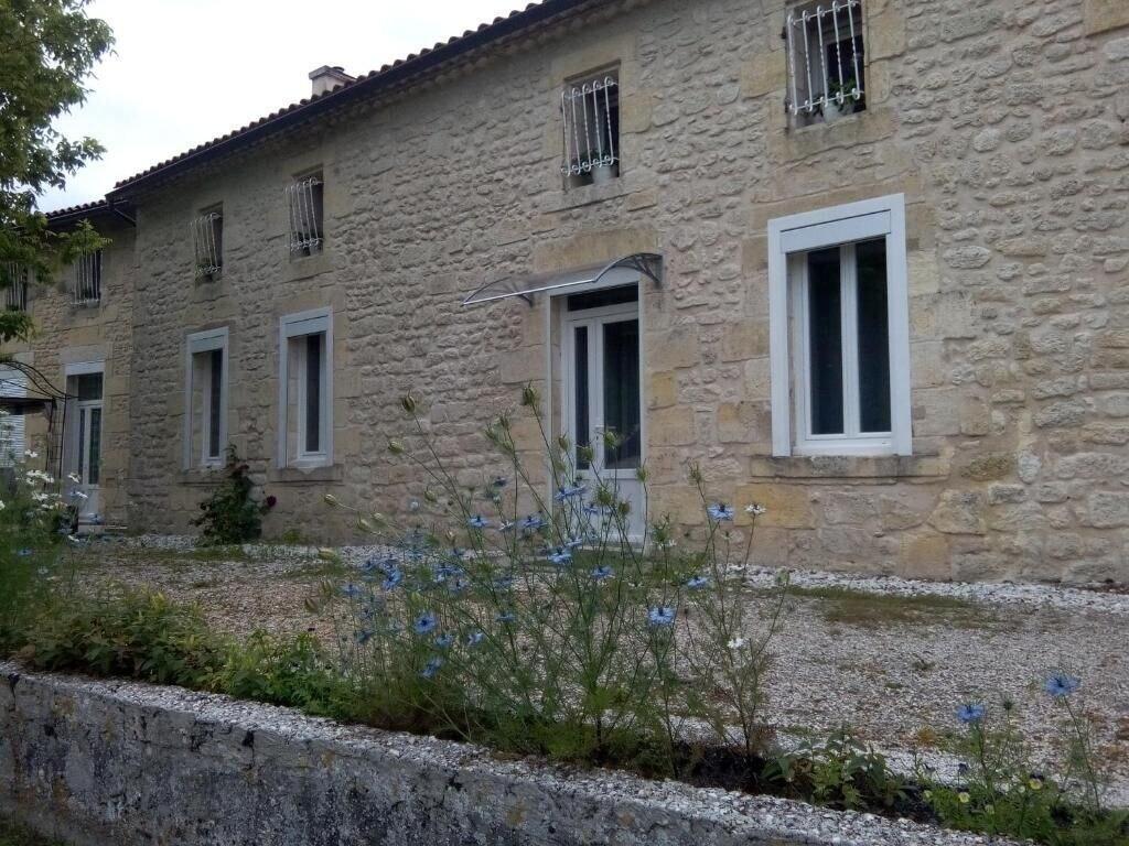 Vista Exterior Château Pierre de Montignac