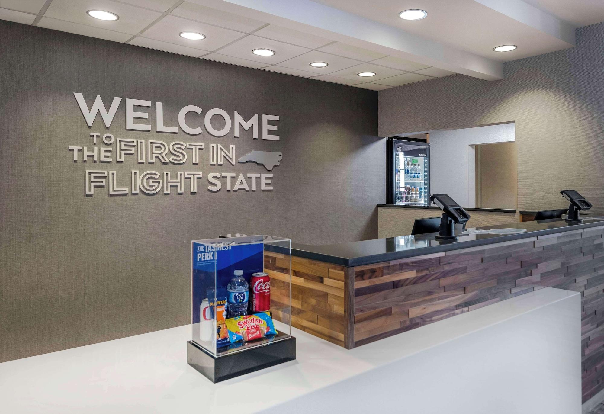 Vista Lobby Hampton Inn & Suites Burlington, NC