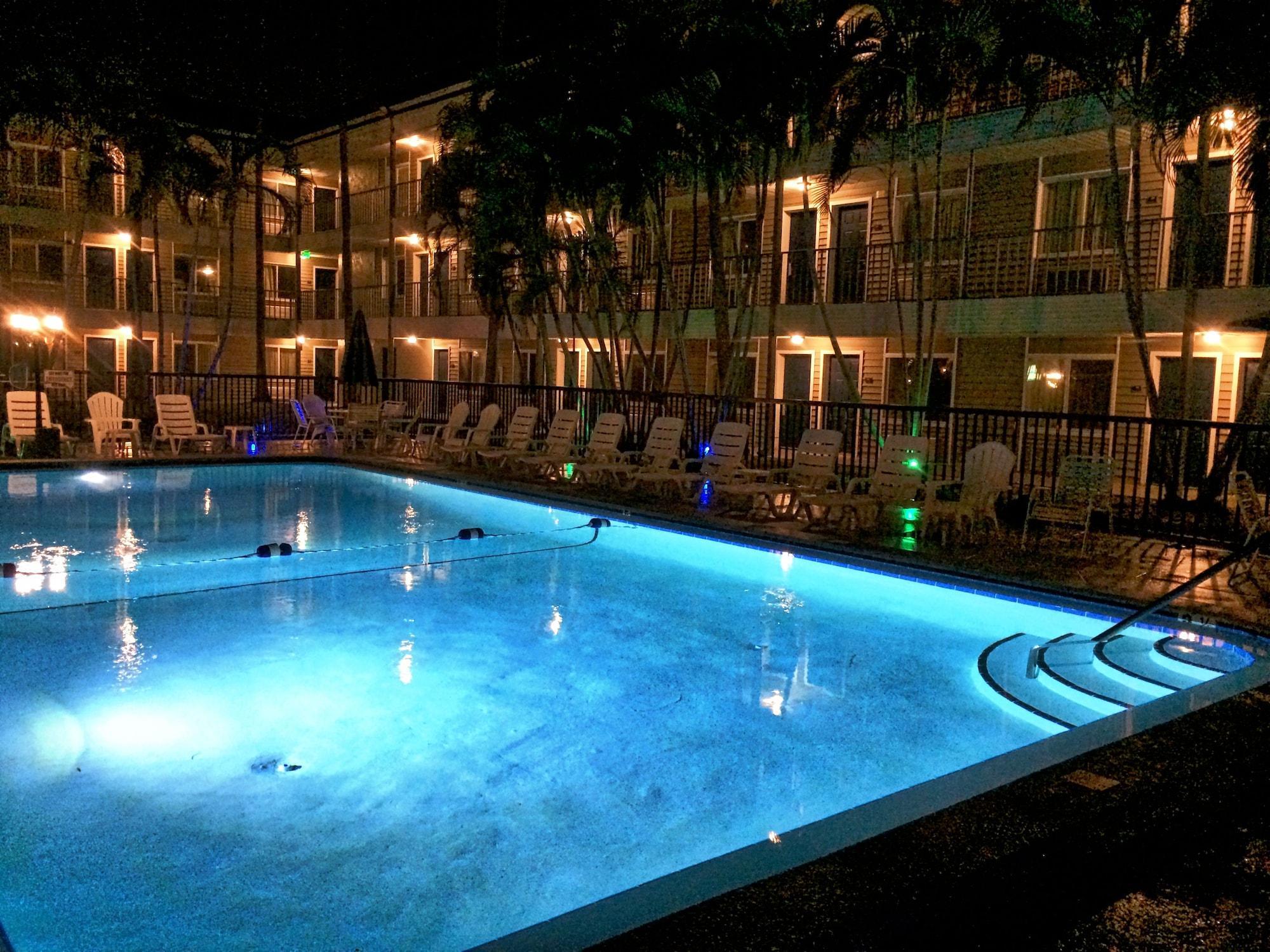 Varios Lantern Inn & Suites