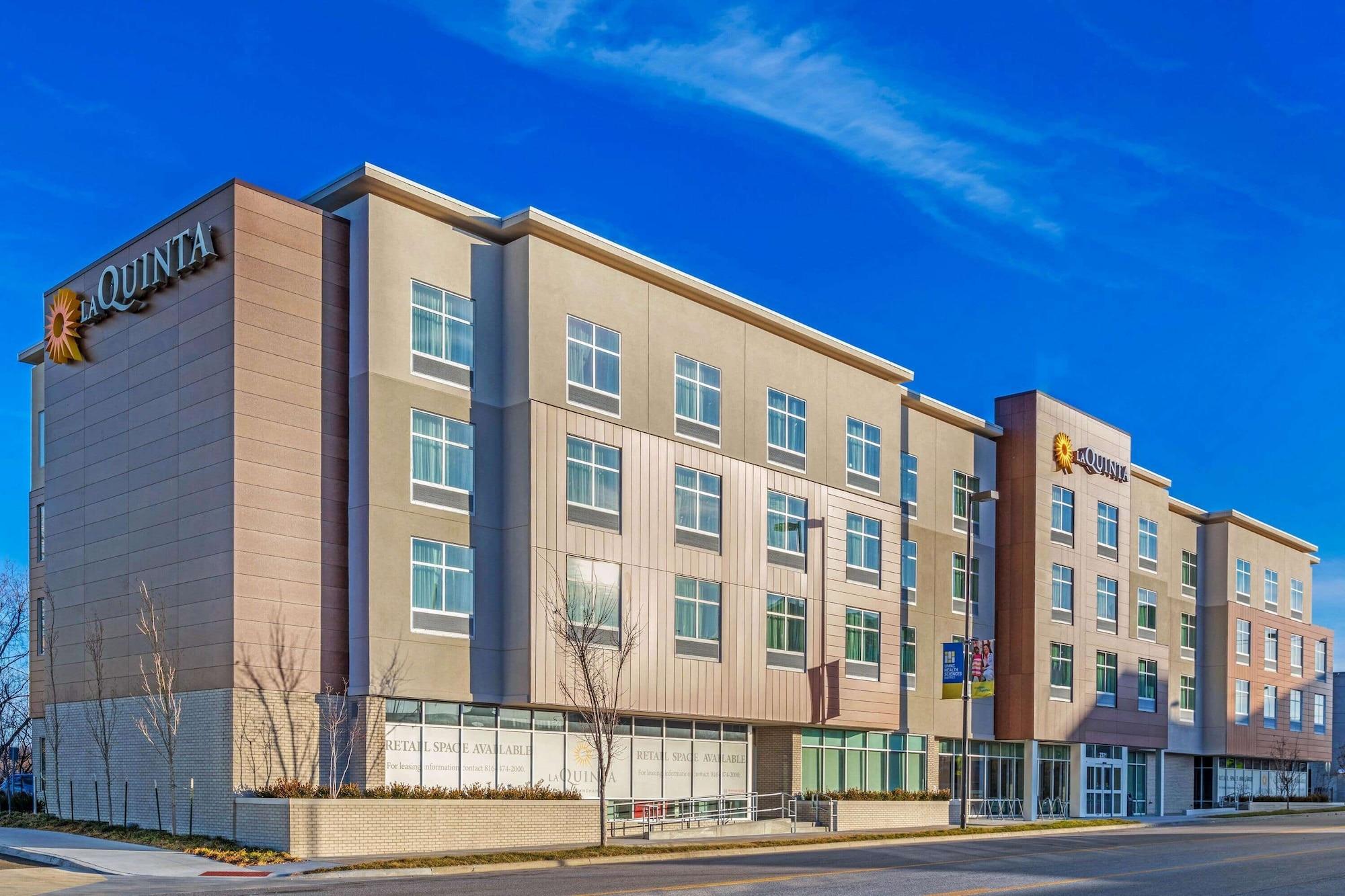 Vista Exterior La Quinta Inn & Suites by Wyndham Kansas City Beacon Hill