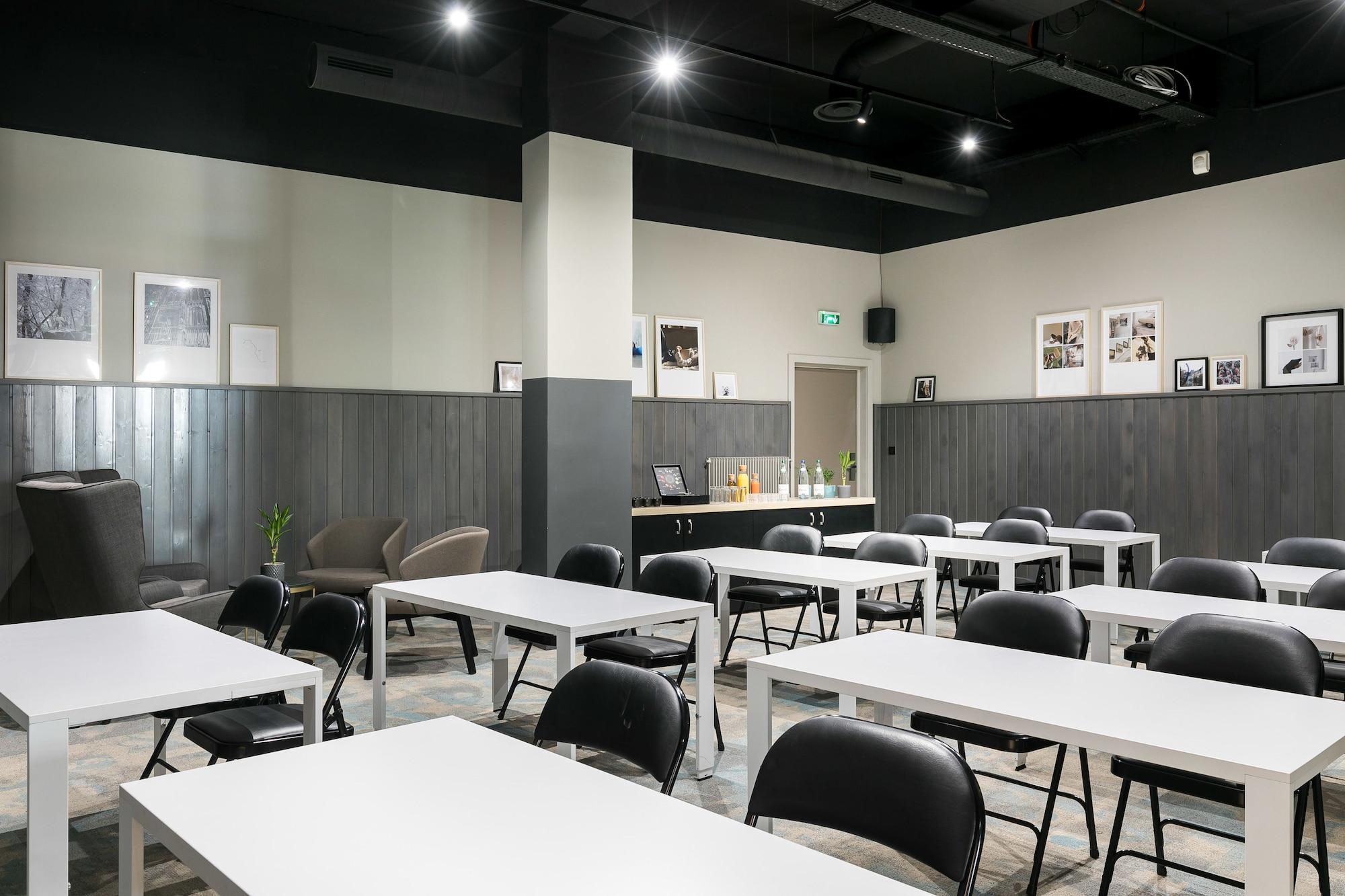 Sala de Reuniones Hotel Kaijoo by HappyCulture