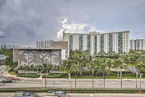 Alquiler Vacacional - Panoramic City View Studio with Beach Access!