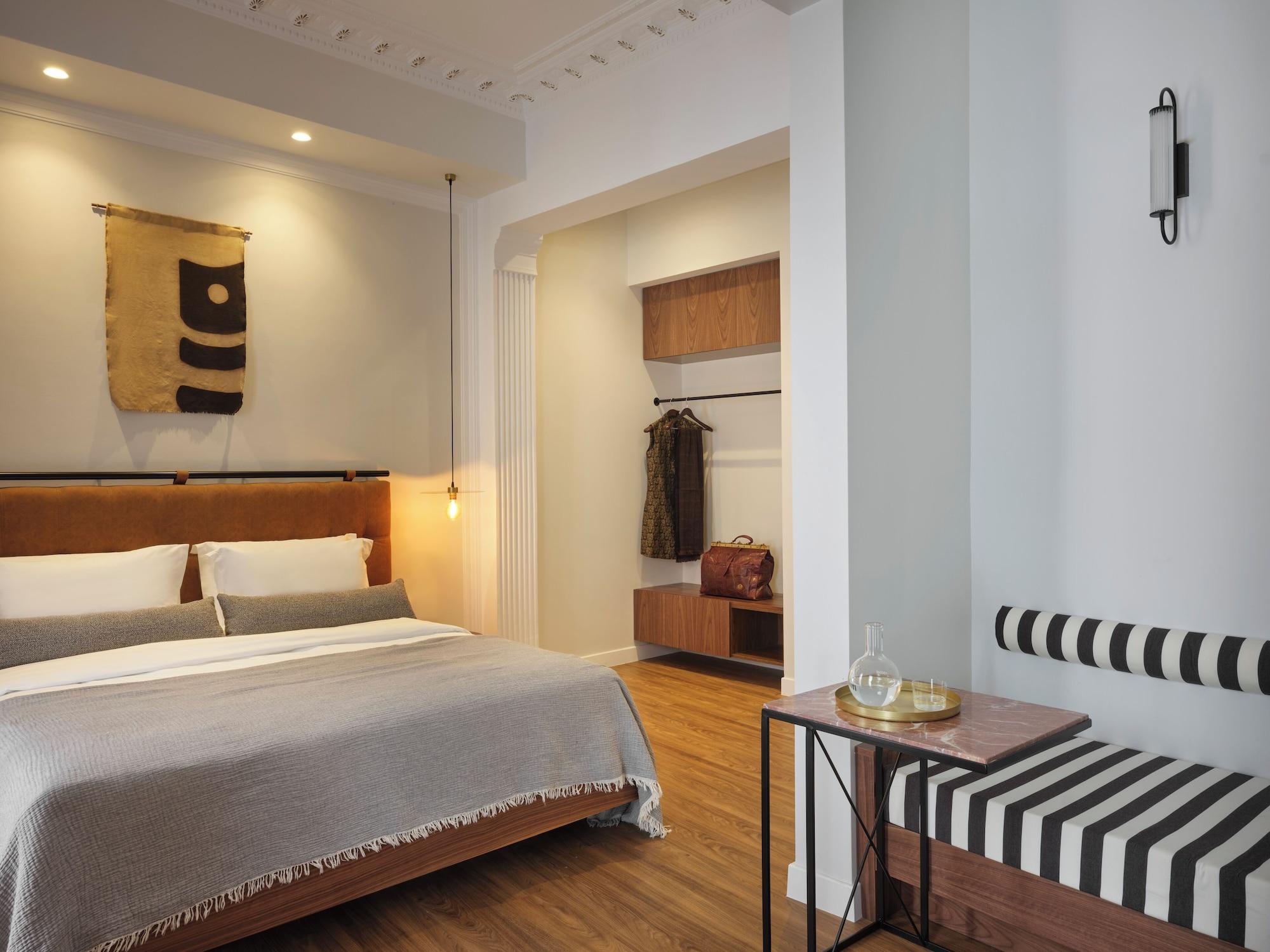 Varios Astikon House