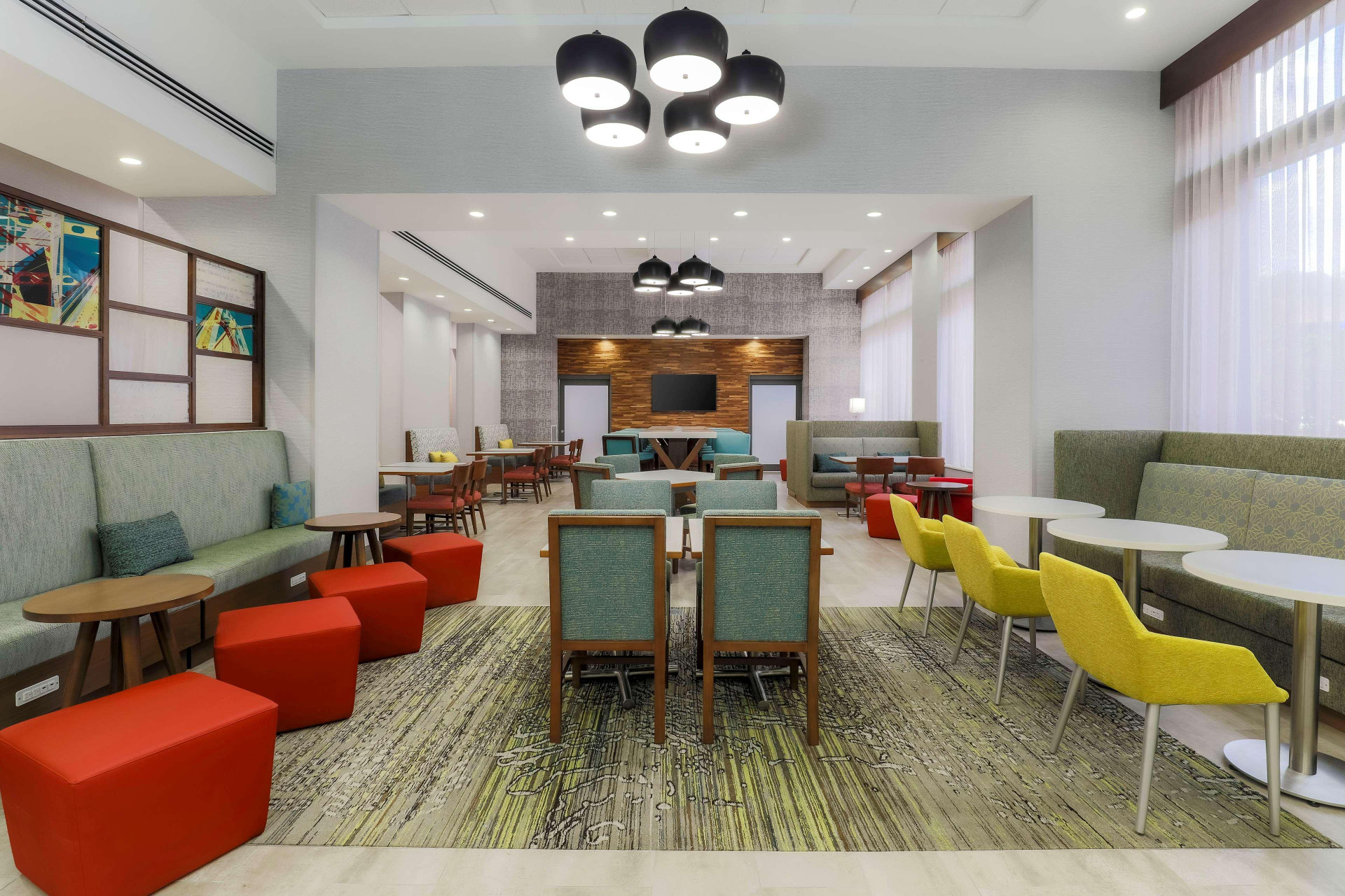 Vista Lobby Hampton Inn & Suites Pittsburgh-Downtown