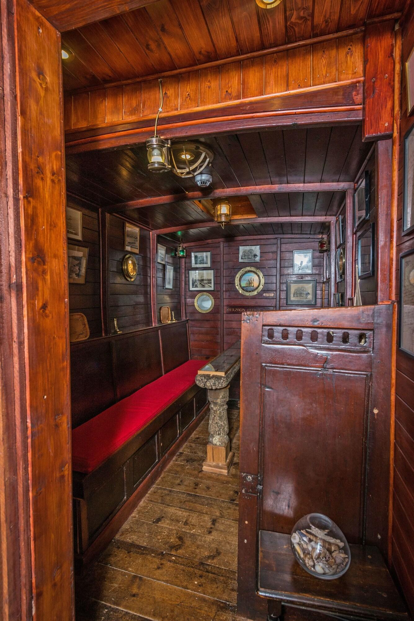 Vista Lobby The Cottage Hotel