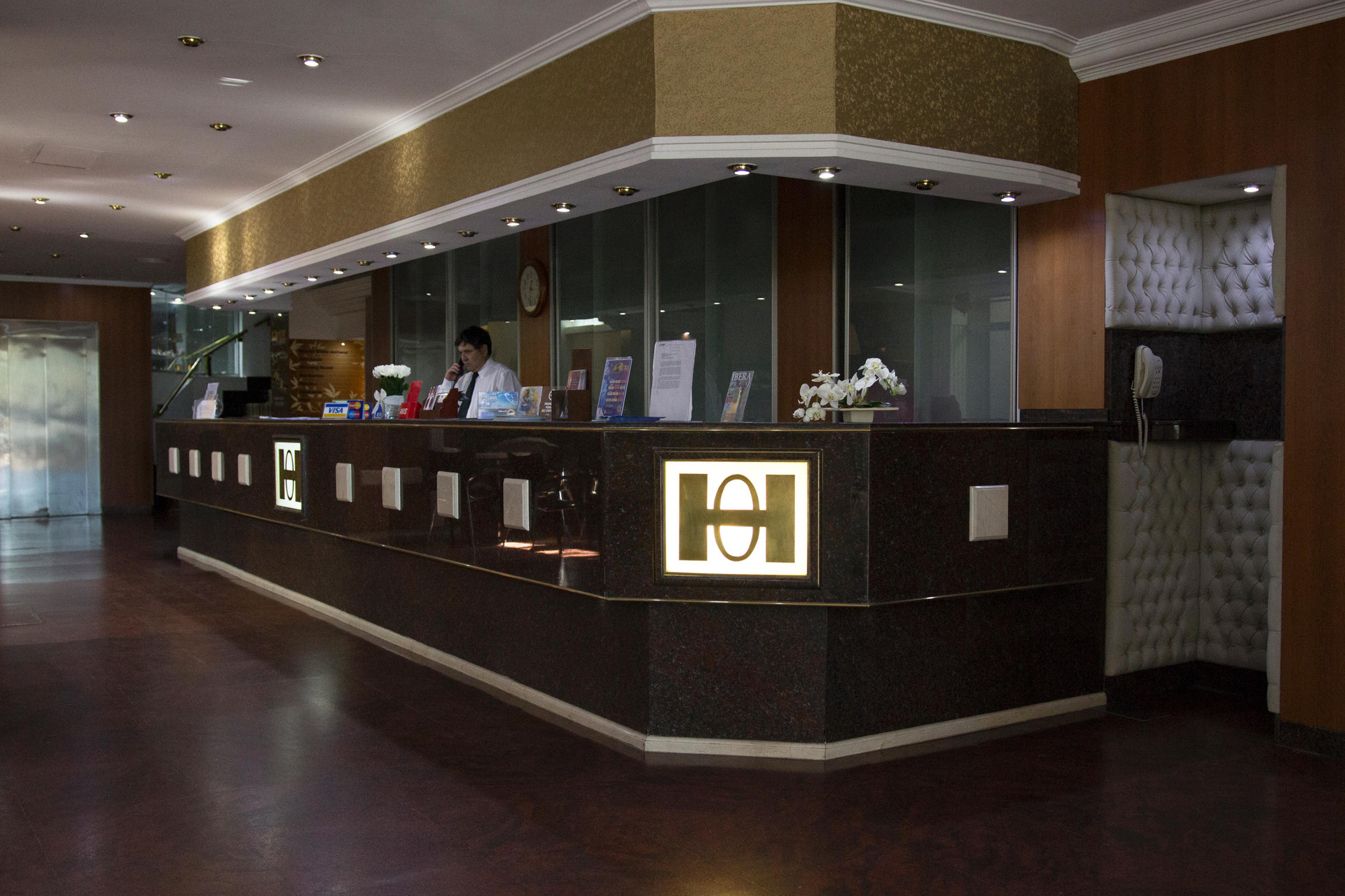 Vista Lobby Orly Hotel