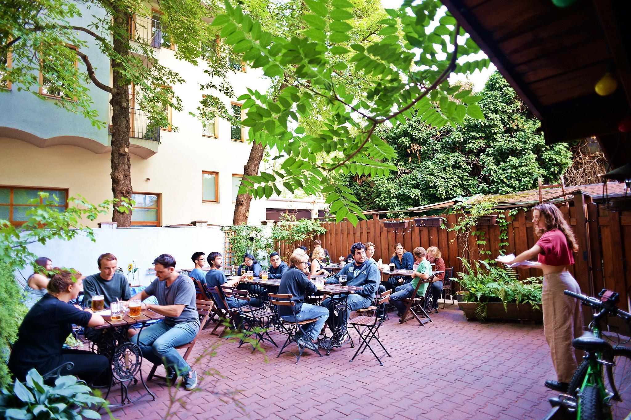 Vista Exterior Sir Toby's