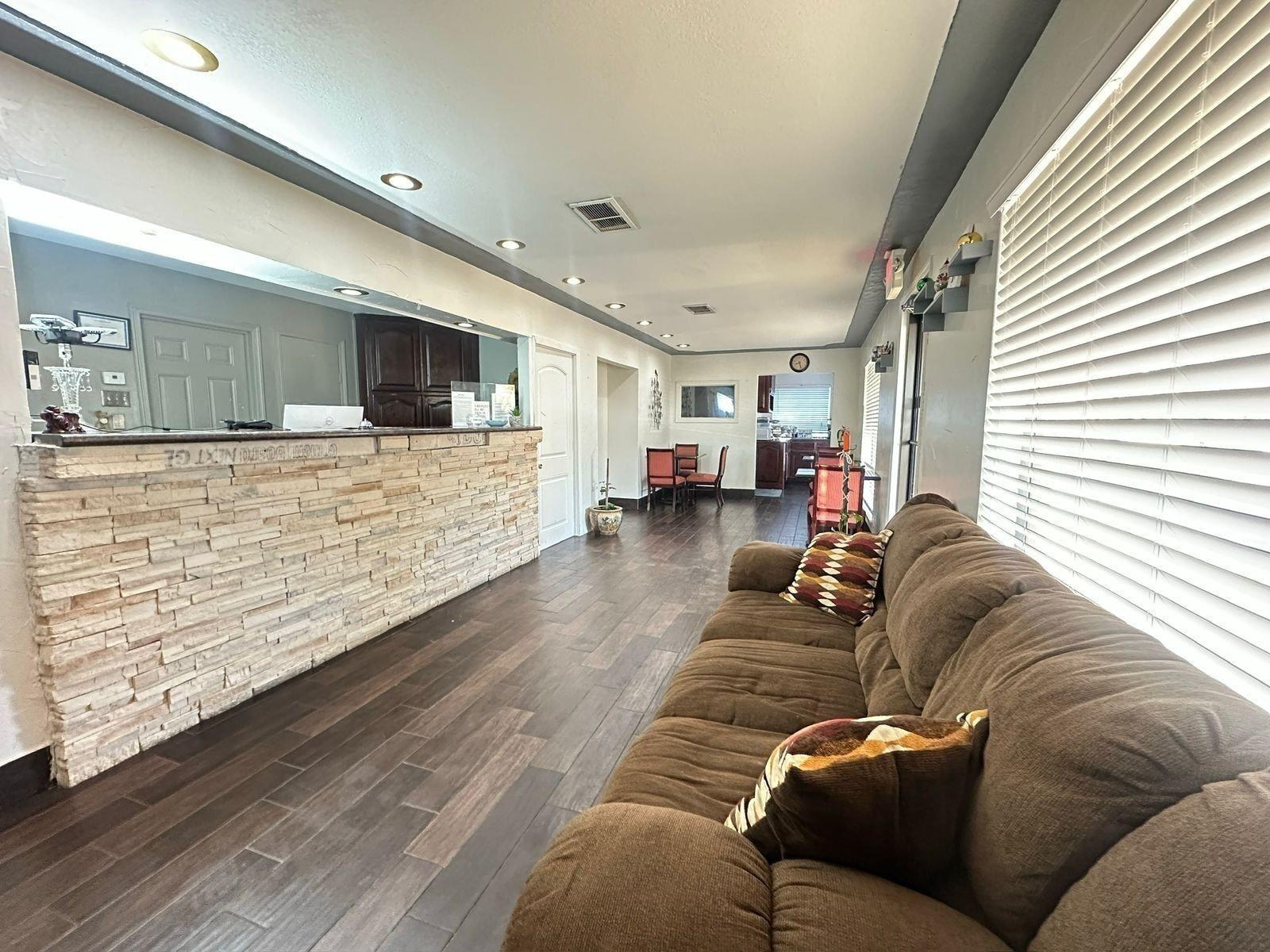 Vista Lobby Loyalty Inn Gainesville