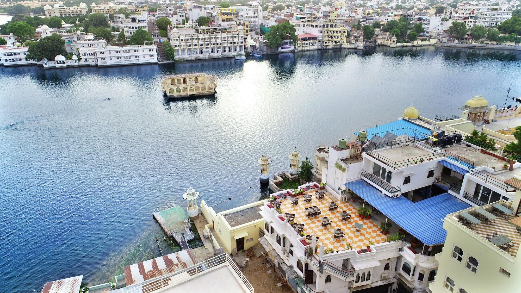 Varios Hotal Devraj Niwas on Lake Pichola Udaipur