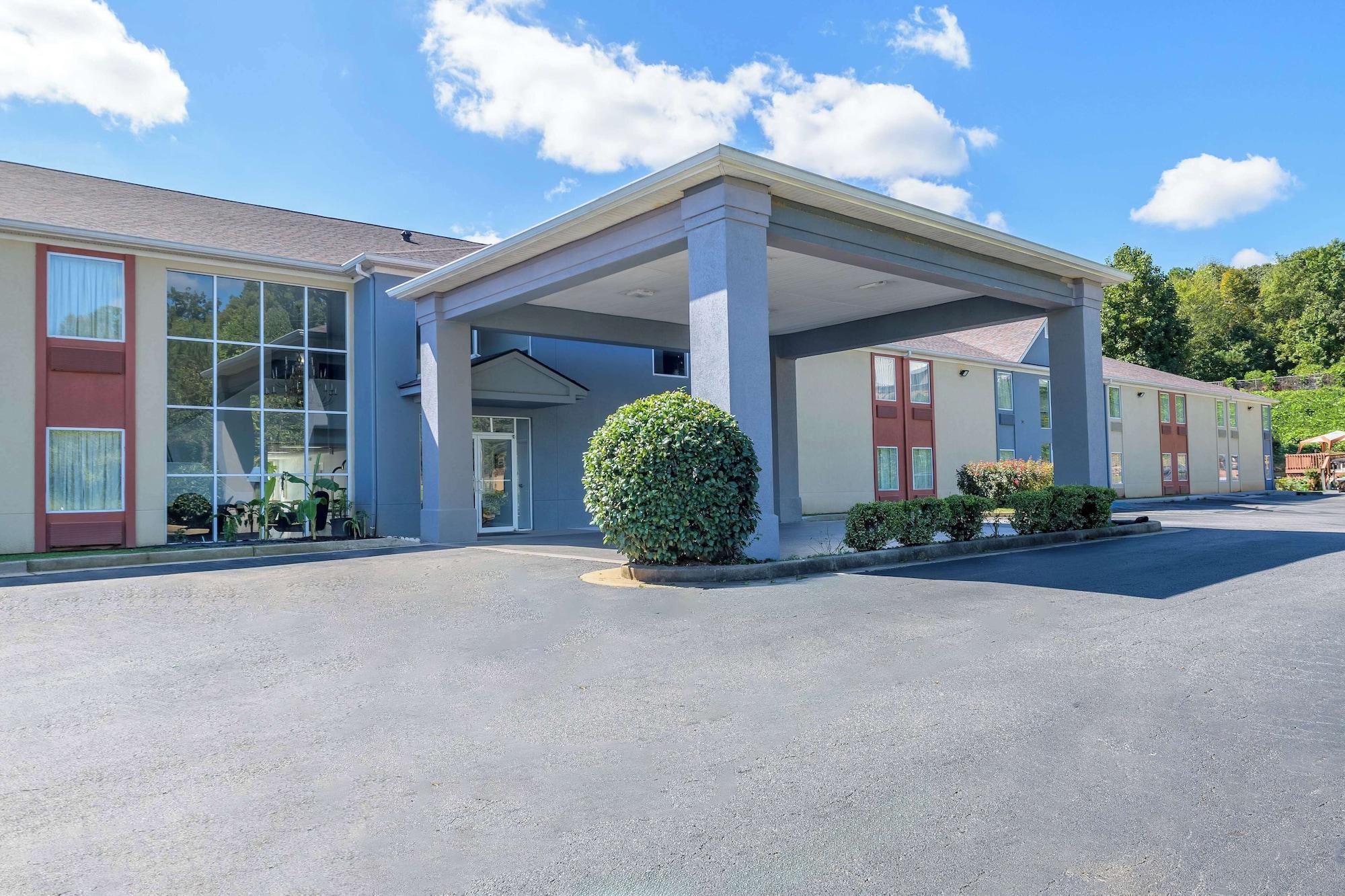 Vista Exterior Motel 6 Dawsonville, GA - North GA Premium Outlets