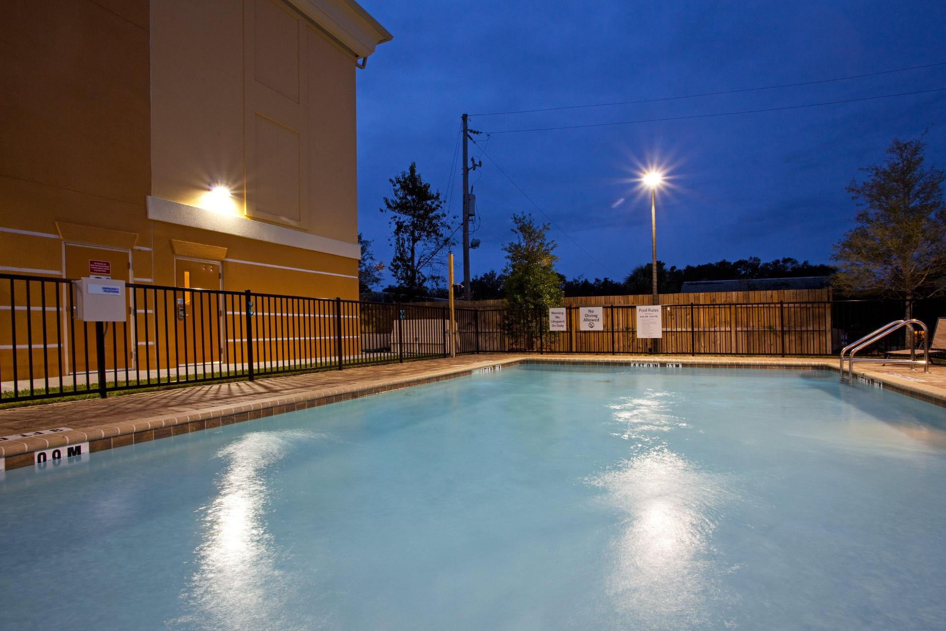 Vista Piscina Holiday Inn Express & Suites Jacksonville - Atlantic Beach by IHG