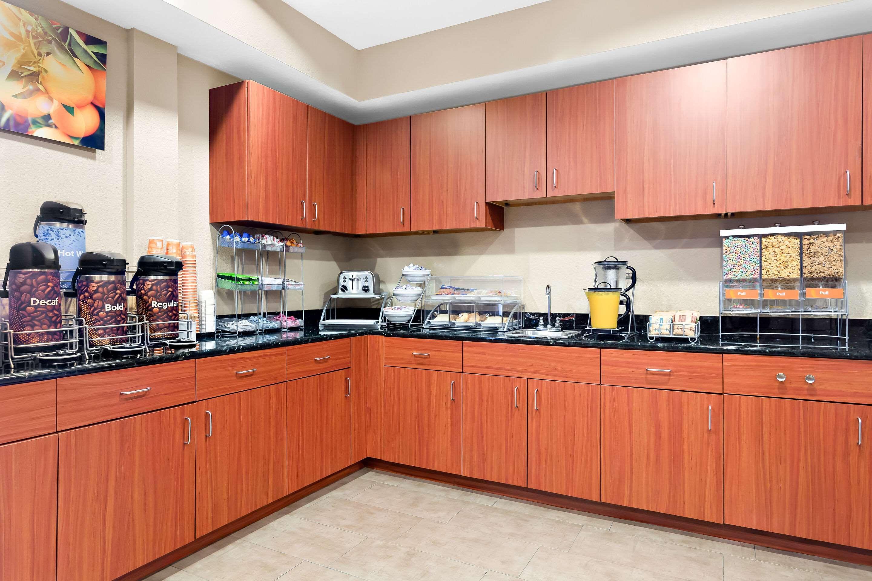 Restaurant Comfort Suites Tampa Airport North