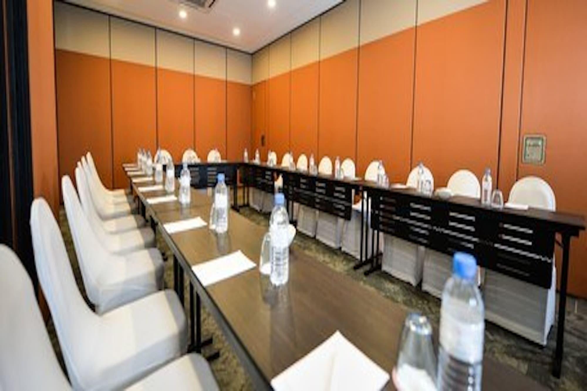 Sala de Reuniones OYO Townhouse, Selayang formerly RHR Hotel