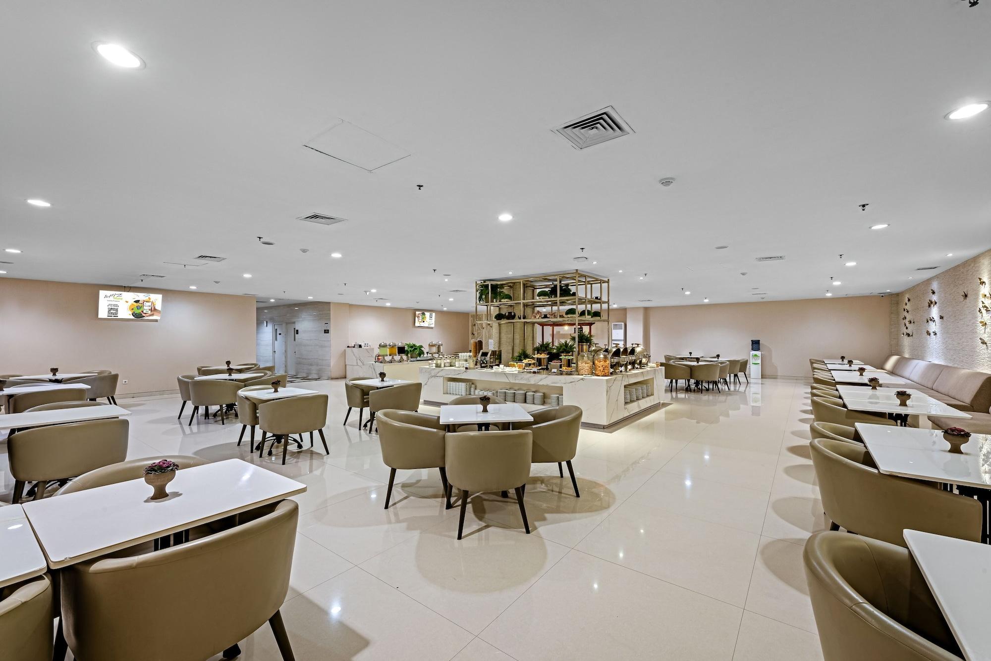 Restaurant Grand Whiz Megamas Manado