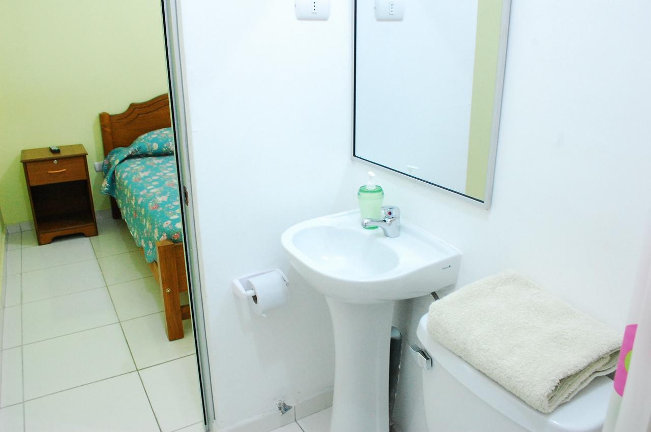 Equipamiento de Habitación Hostal Portales
