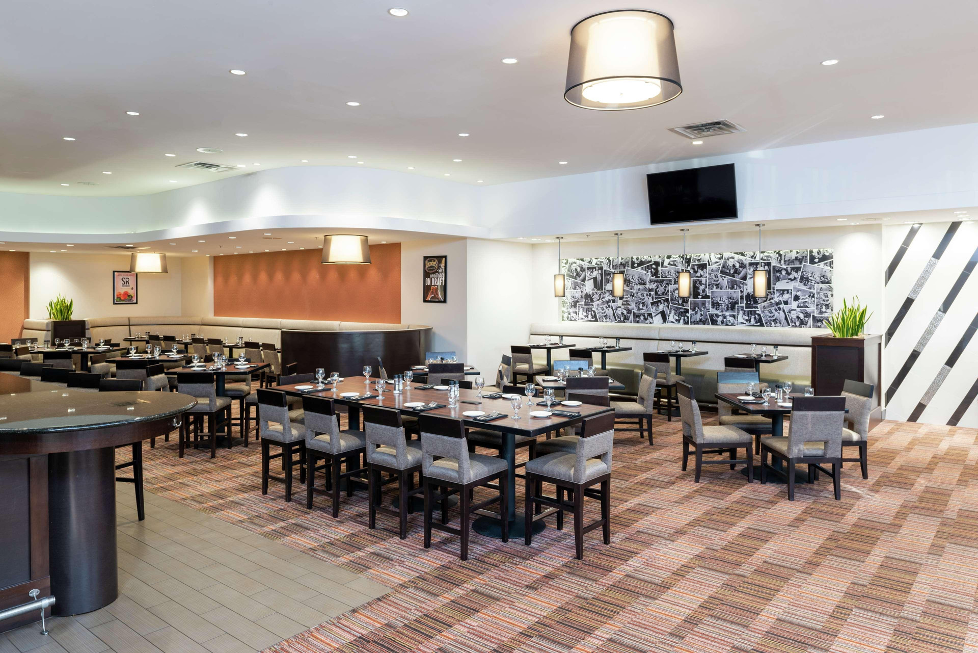 Restaurant DoubleTree by Hilton Hotel Grand Rapids Airport