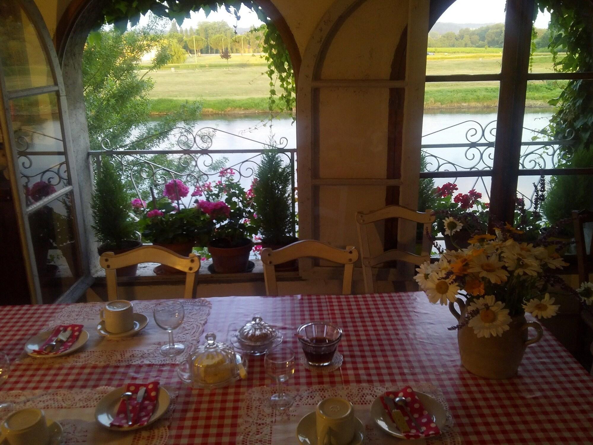 Restaurant Riverside Home Cottage