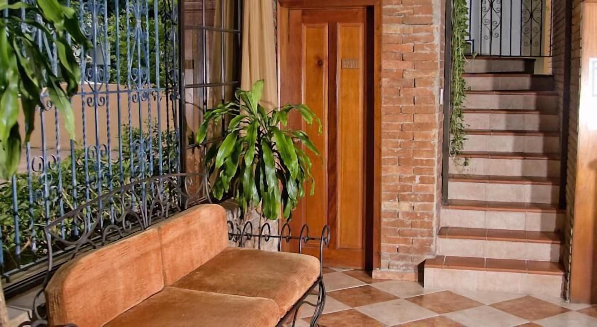 Comodidades del Alojamiento Carey House Hotel