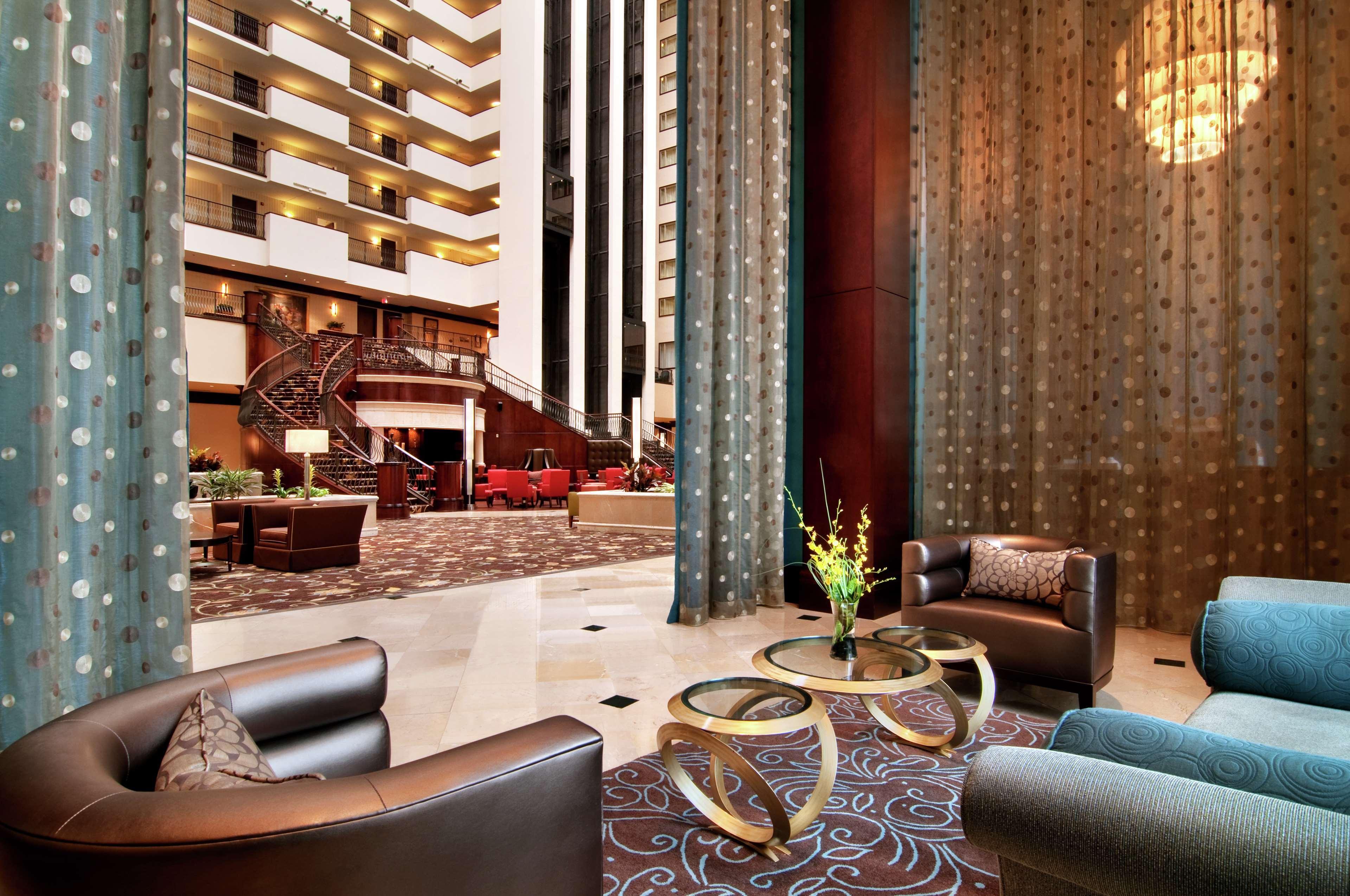 Vista Lobby Hilton Nashville Downtown