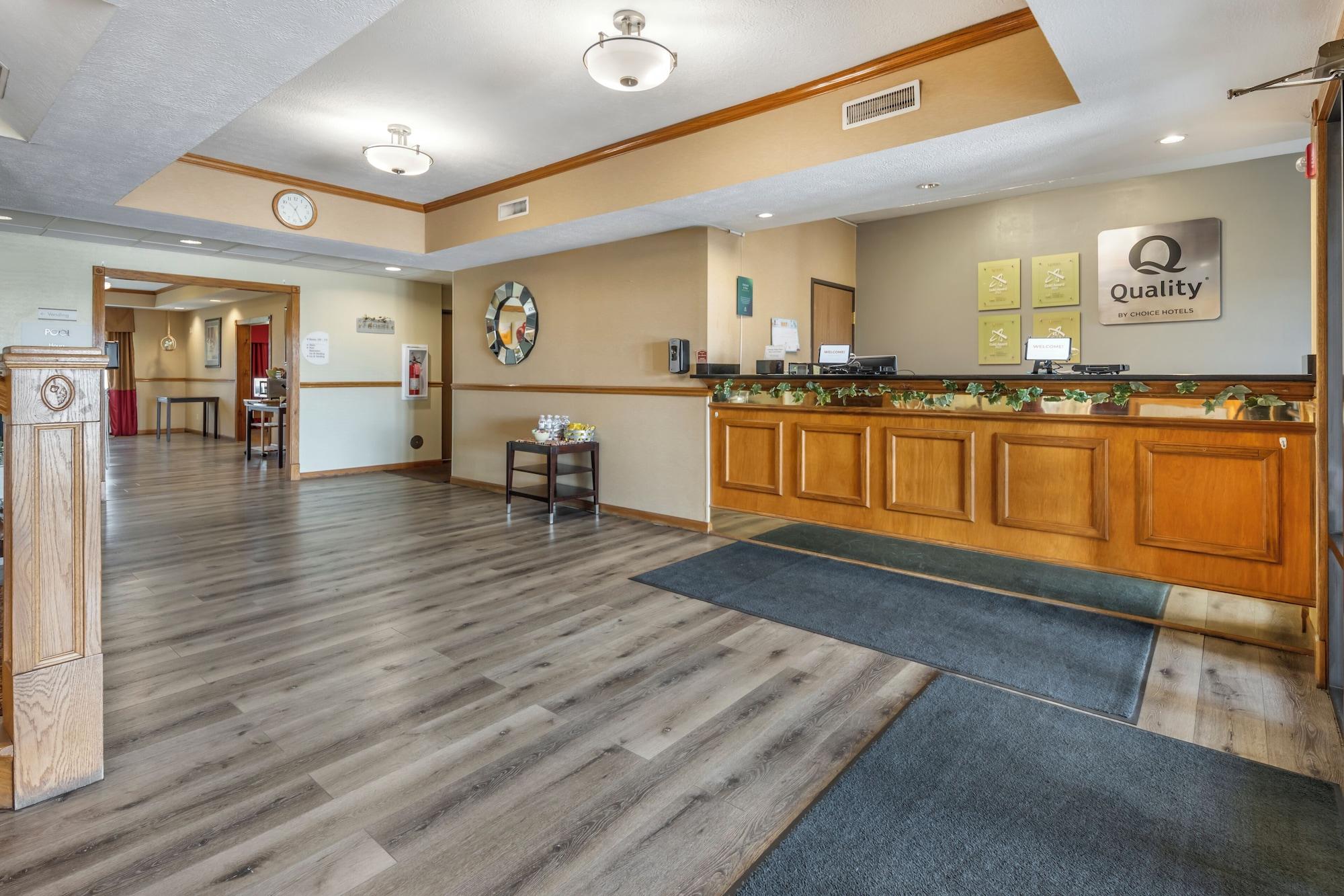 Vista Lobby Quality Inn Greenville North