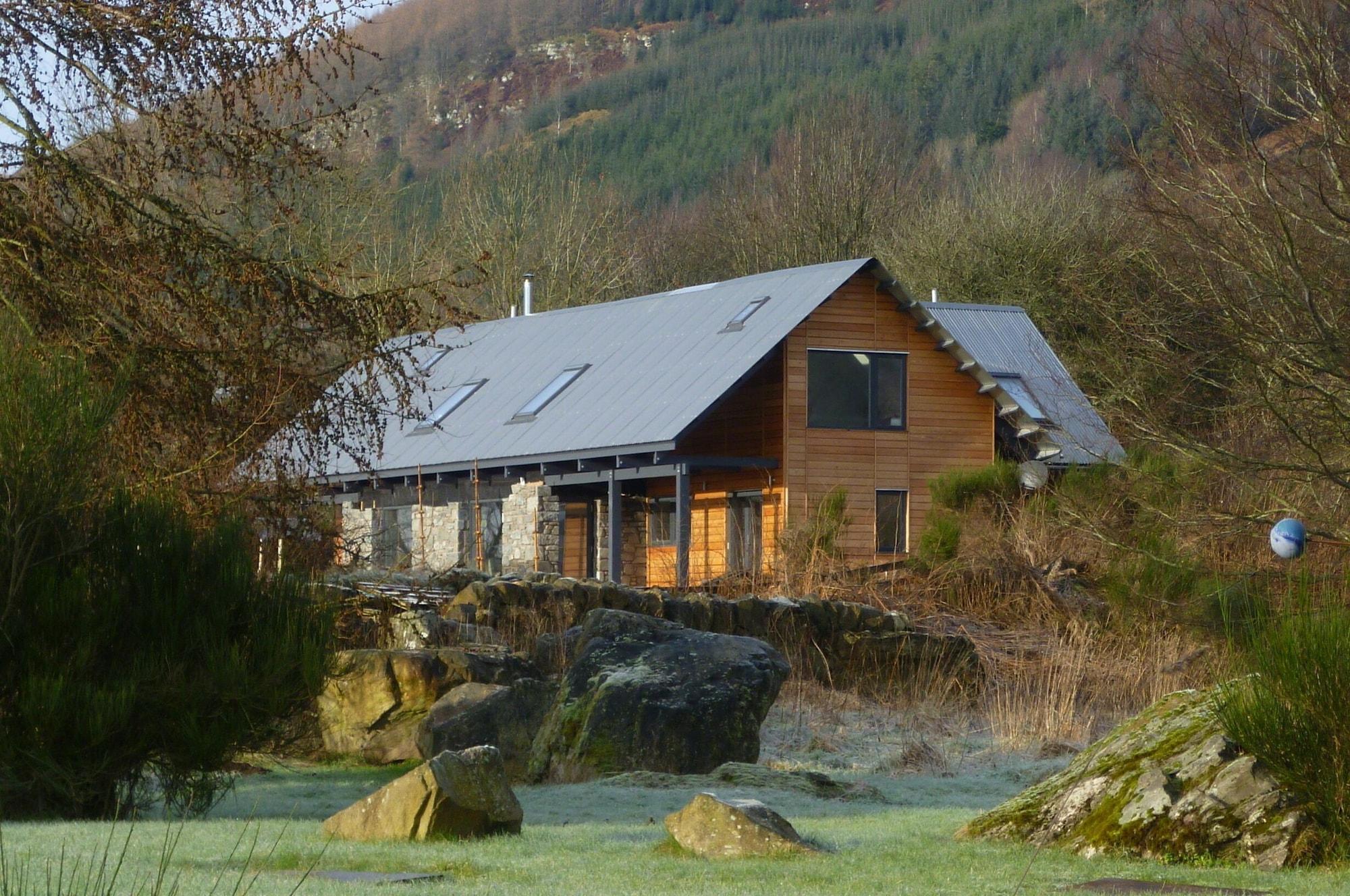 Varios The Steading