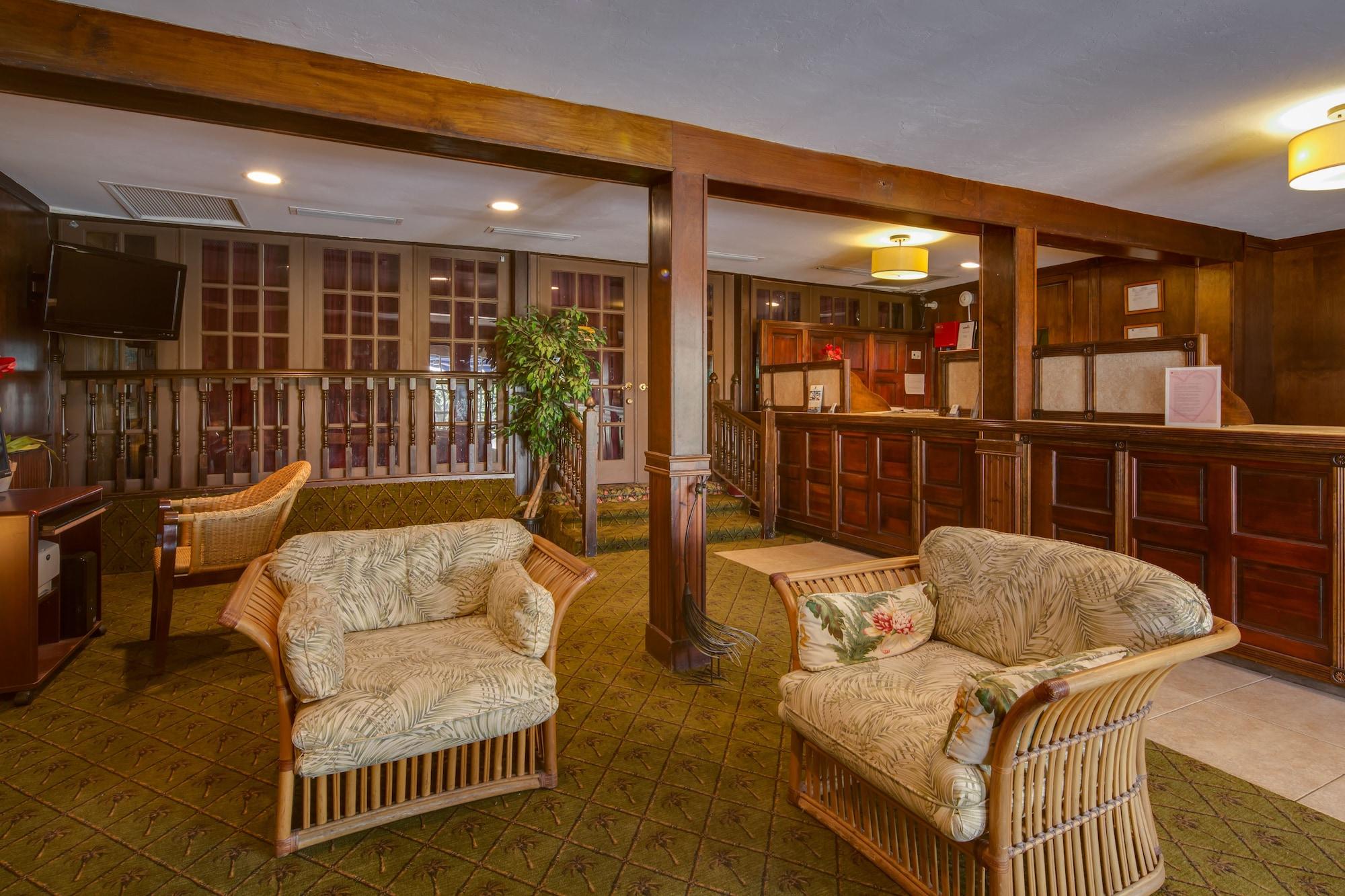 Vista Lobby Olde Marco Island Inn and Suites