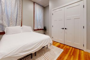 Alojamiento - Home away from Home: From Abandoned to Luxurious!