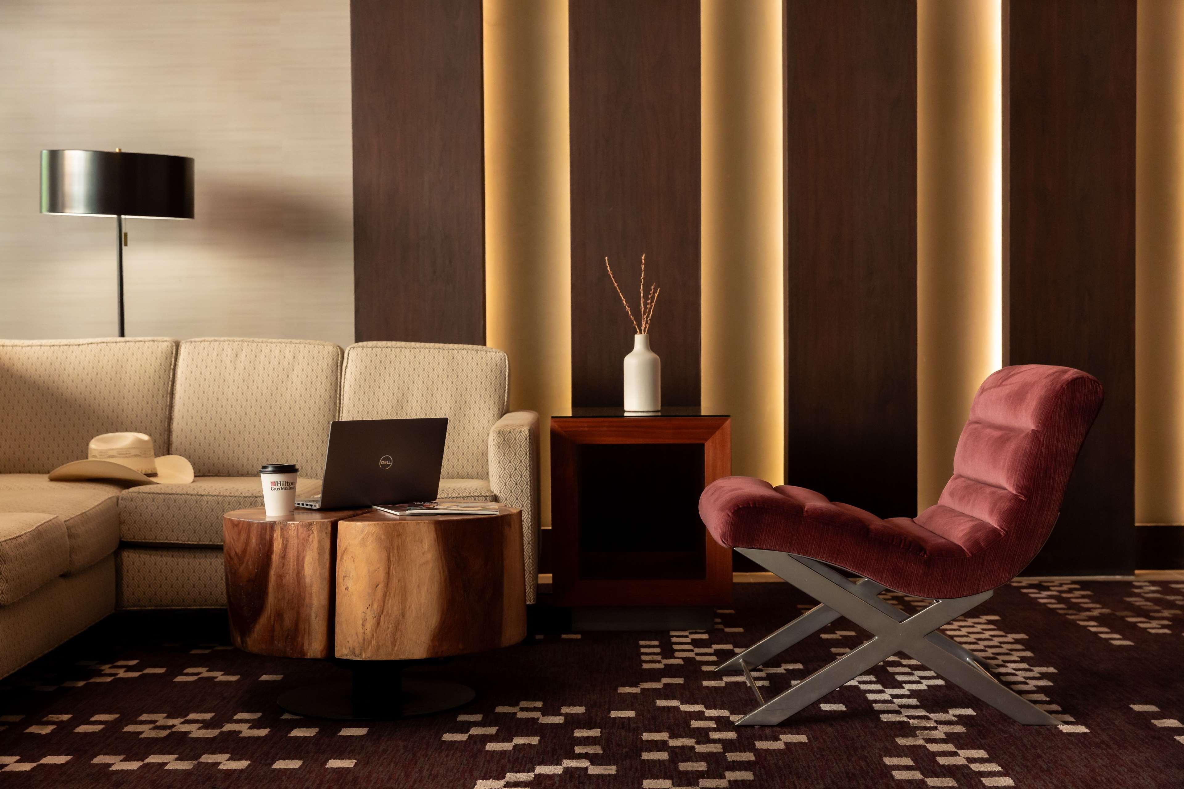 Vista Exterior Hilton Garden Inn Downtown Dallas