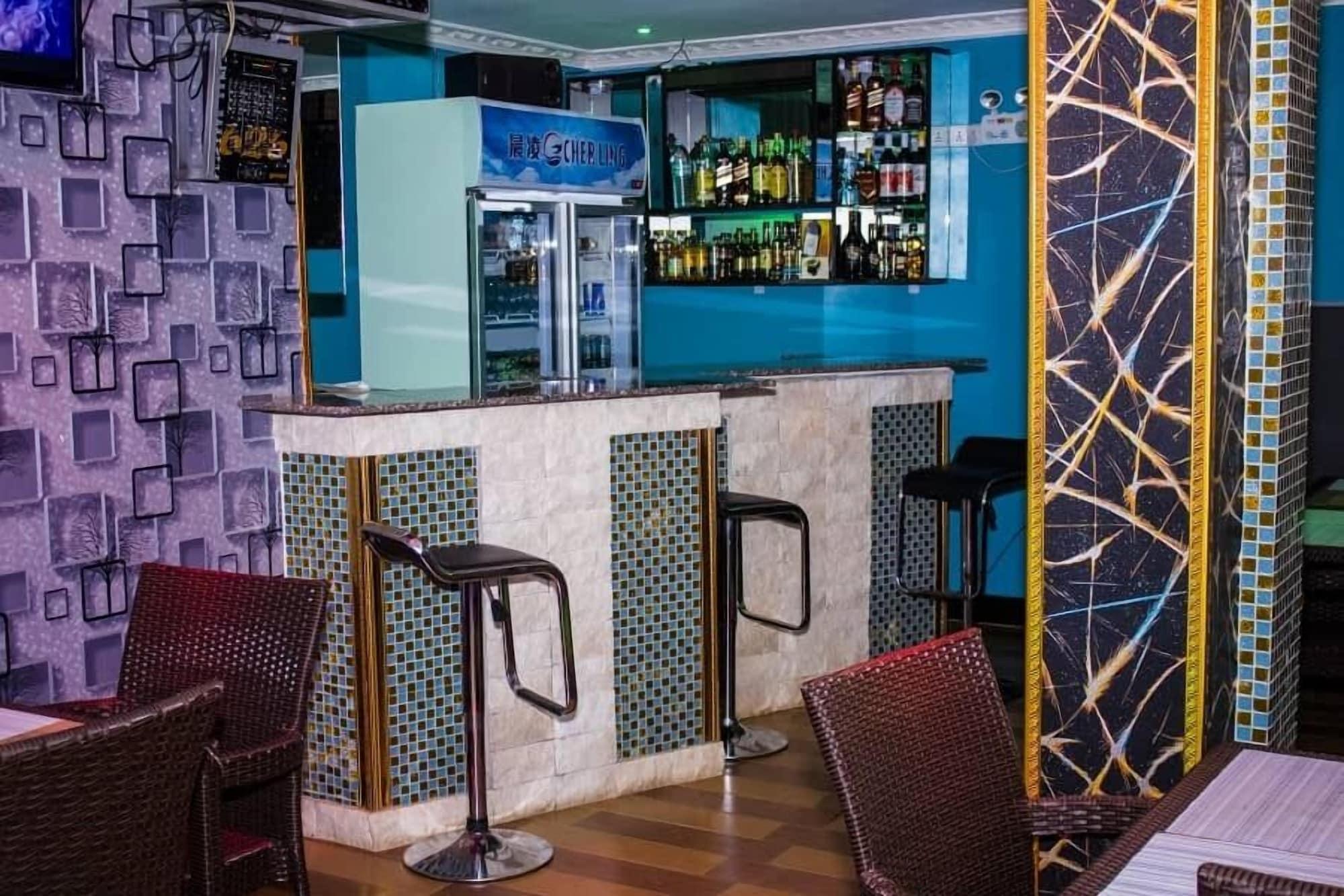 Bar/Salón Kesh Motel