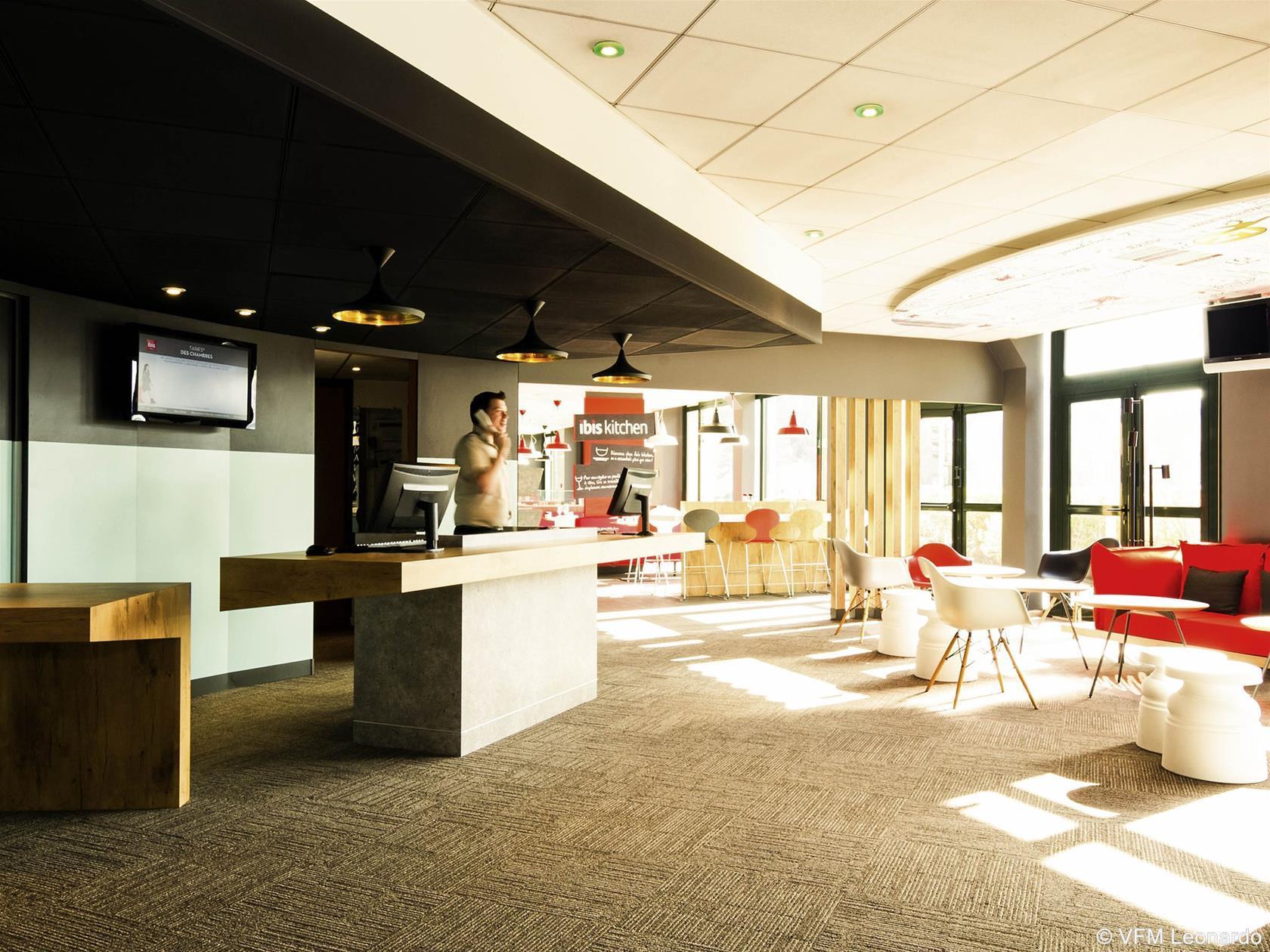 Vista Exterior B&B HOTEL Le Mans Centre Cathédrale