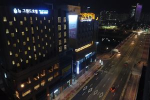 Alojamiento - New Grand Hotel