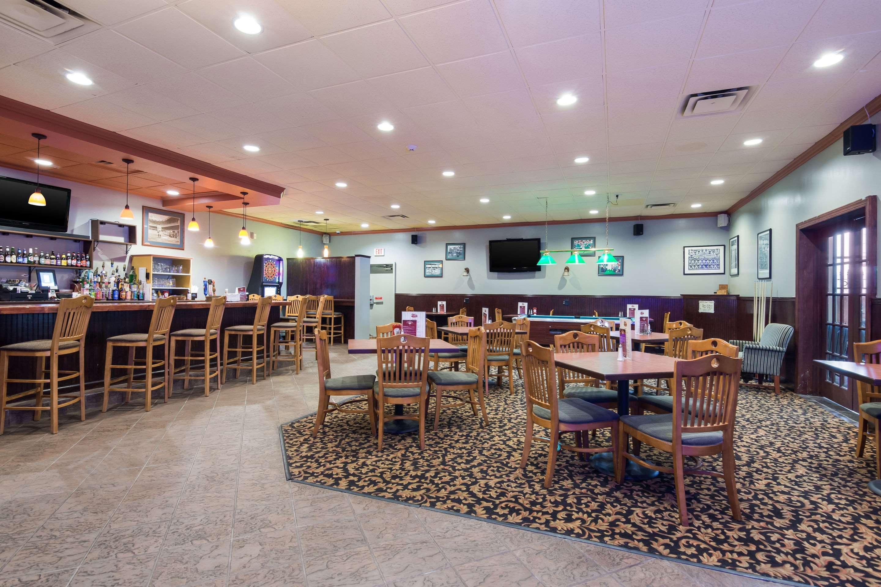 Bar/Salón Quality Inn Oneonta Cooperstown Area
