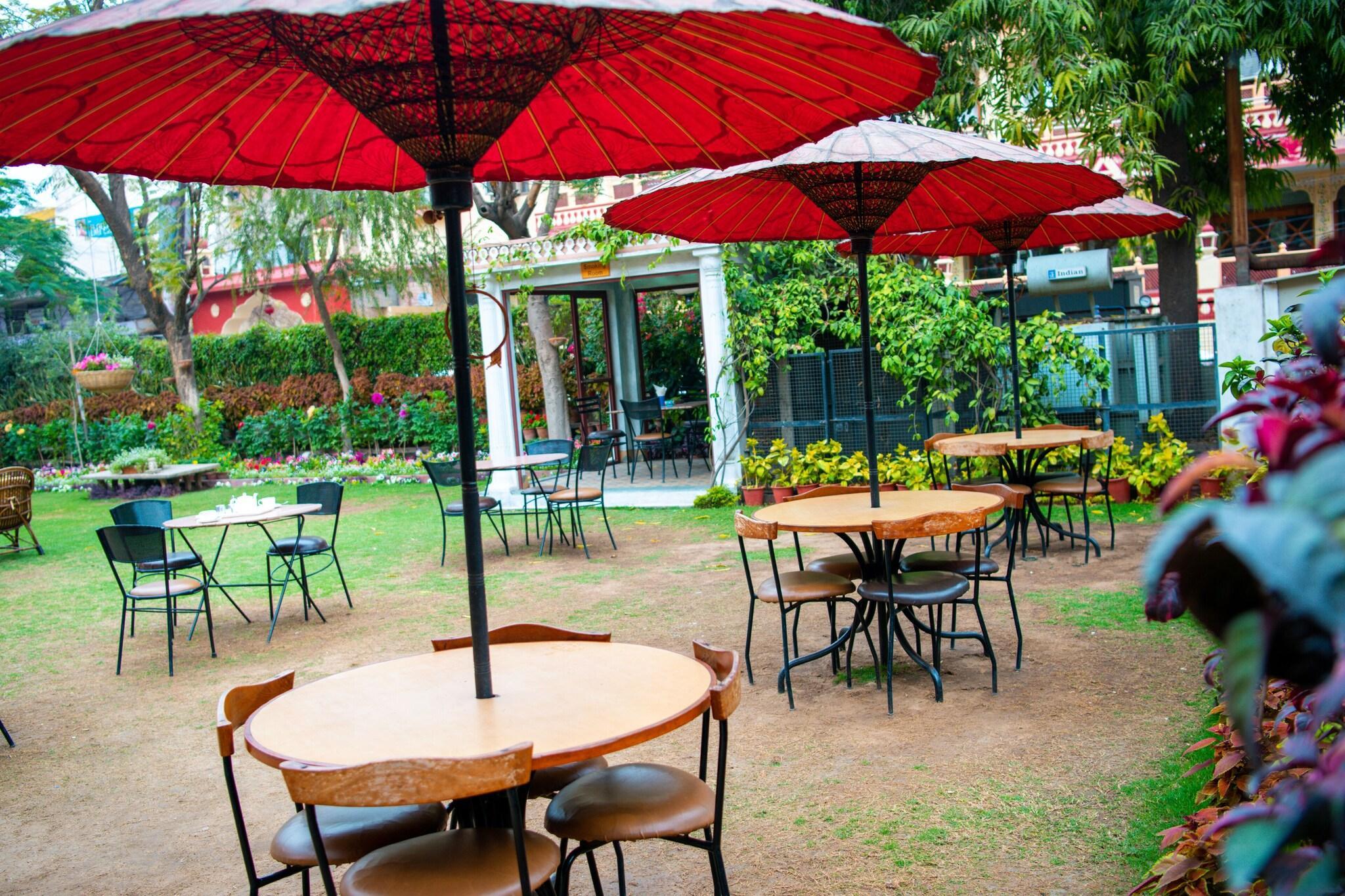 Restaurant Arya Niwas